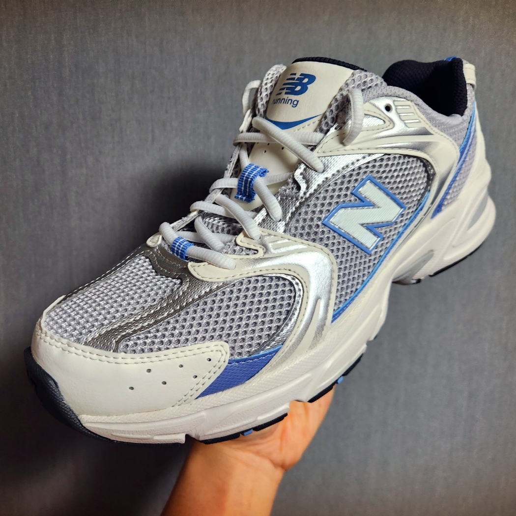 New Balance 530 Steel Blue 착용 스타일 - 1