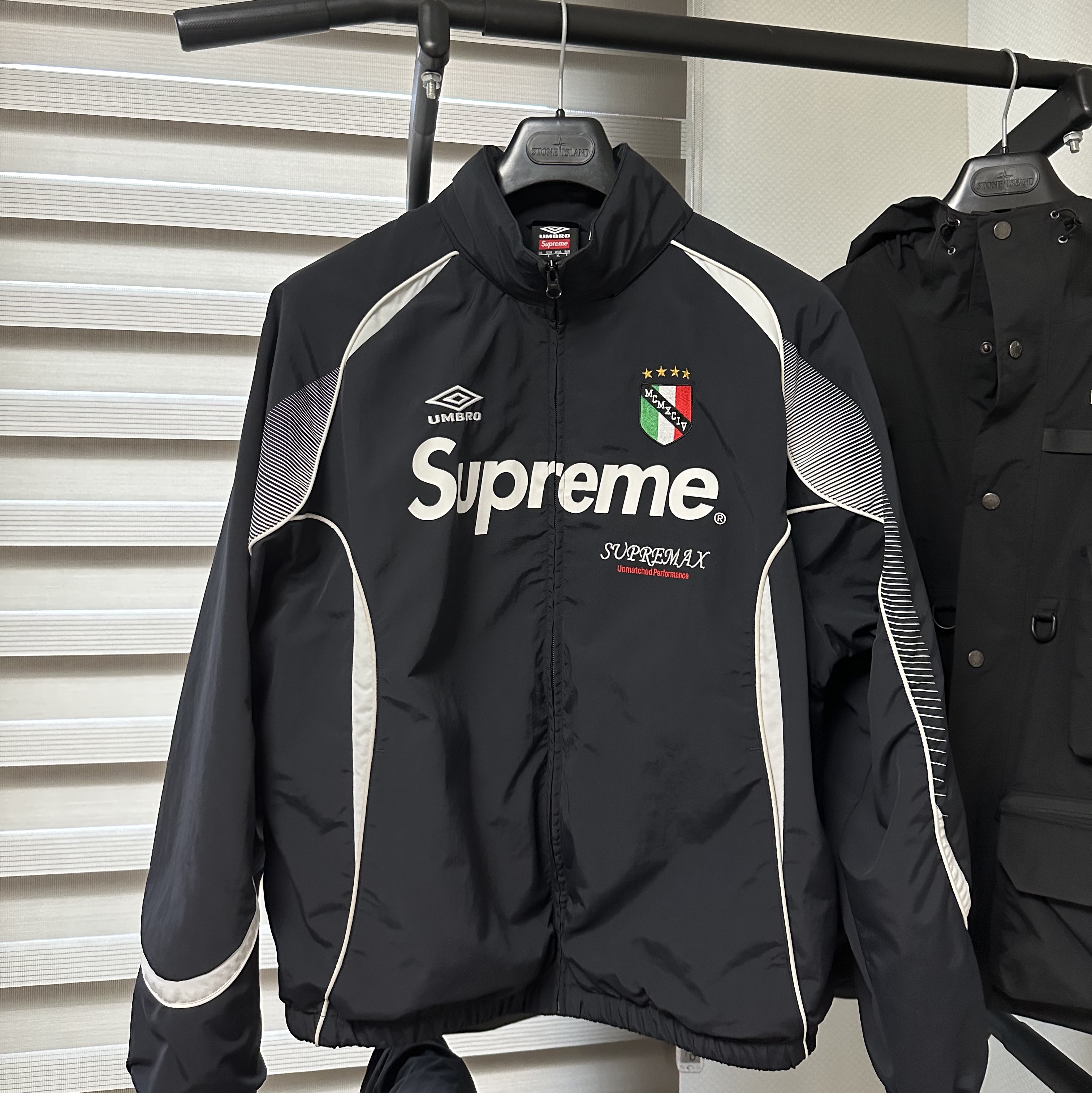 Supreme x Umbro Track Jacket Black - 22SS 착용 스타일