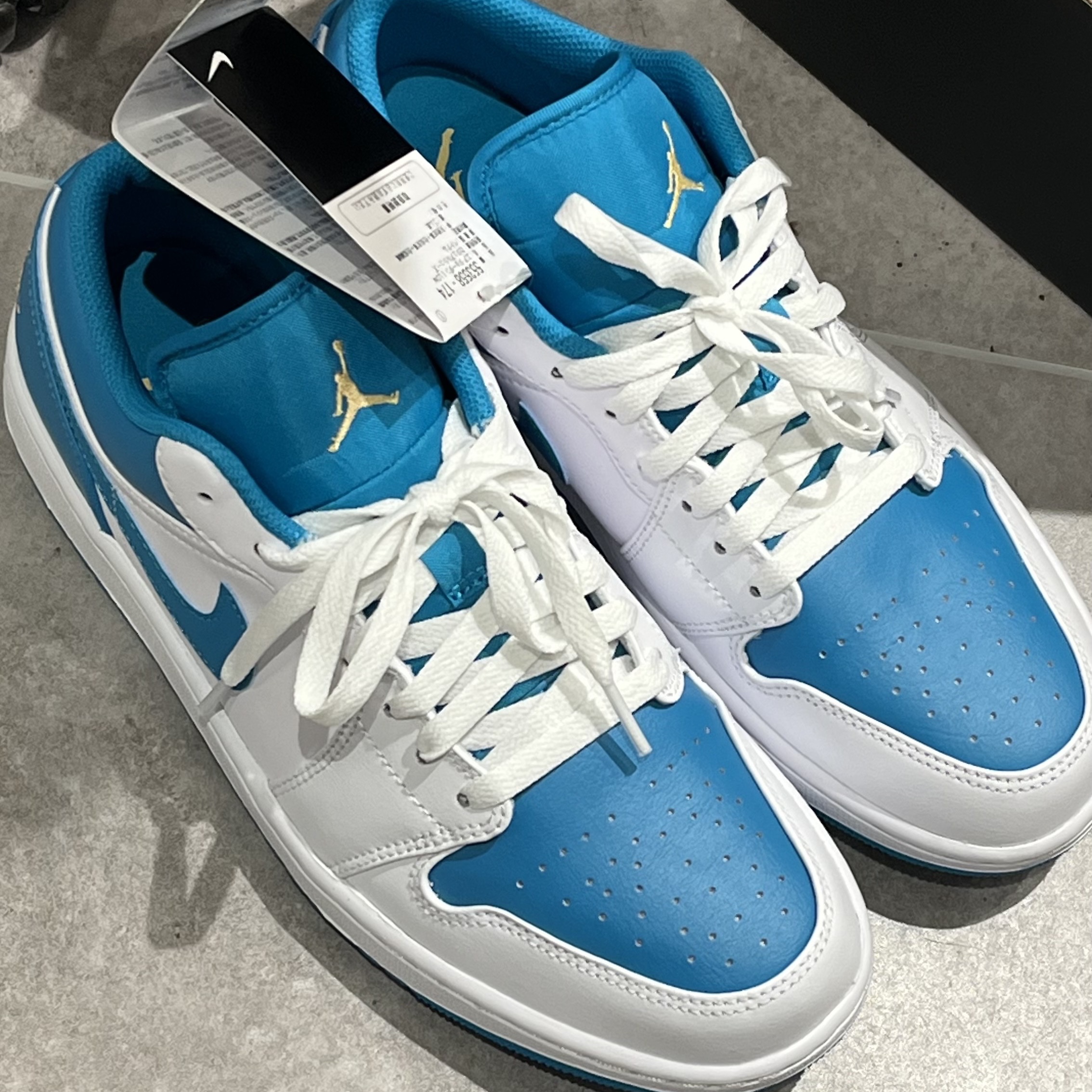 Jordan 1 Low White Aquatone 착용 스타일
