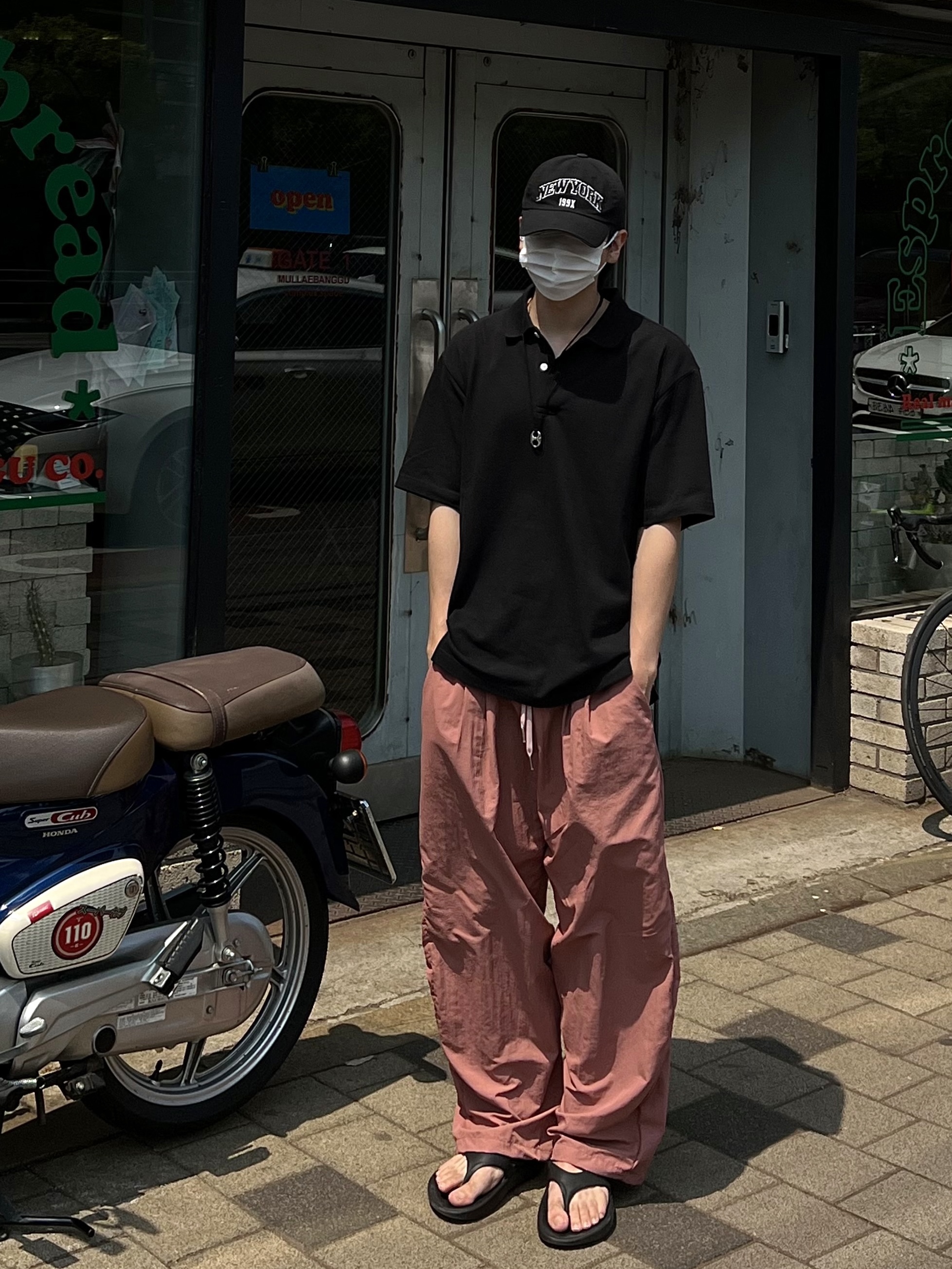 Oofos OOriginal Black 착용 스타일 - 4