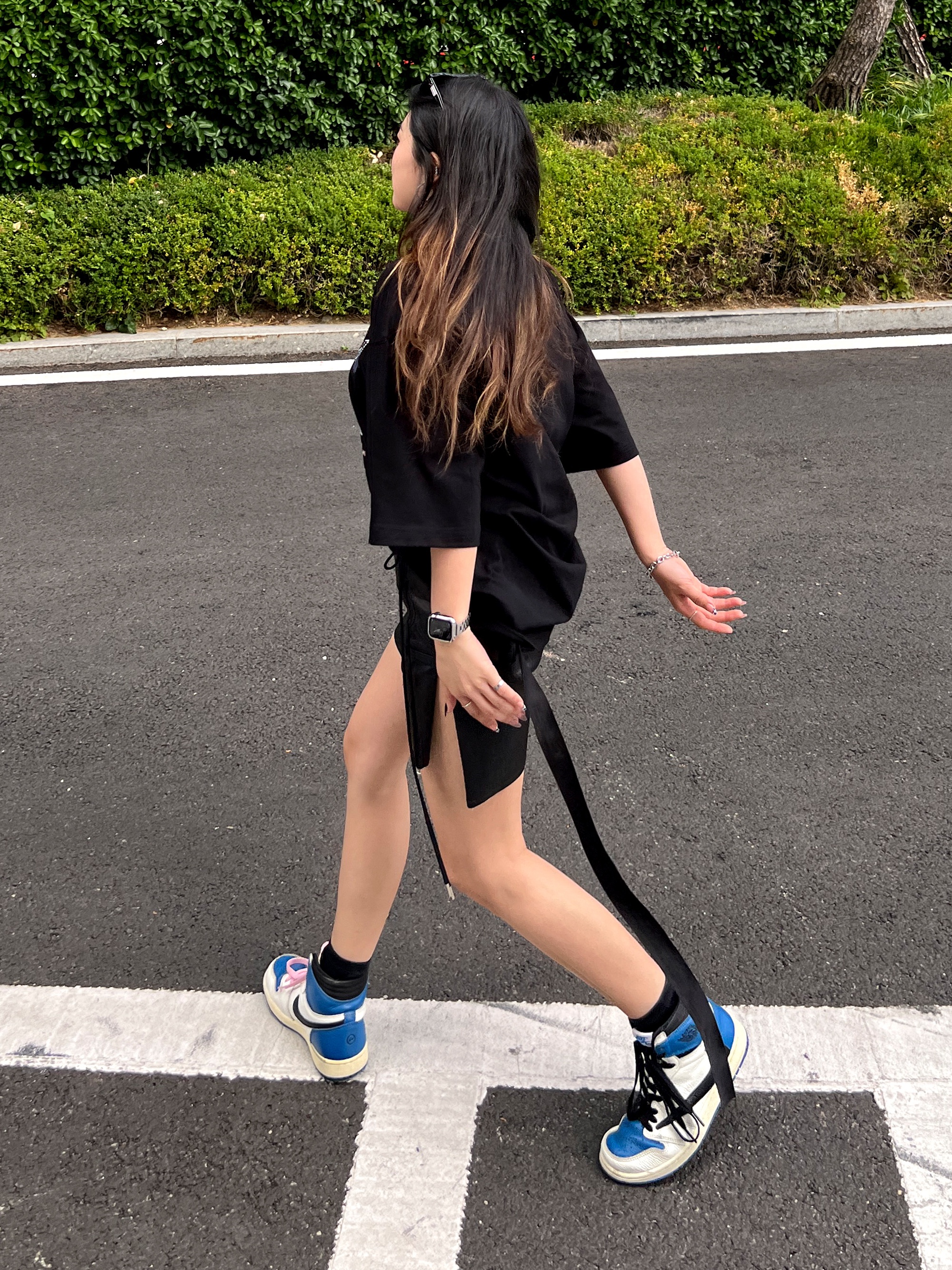 Jordan 1 x Travis Scott x Fragment Retro High OG SP Military Blue, Apple Watch Nike Series 7 41mm GPS Midnight Aluminum Case with Nike Sport Band Anthracite Black (Korean Ver.) 착용 스타일 - 2