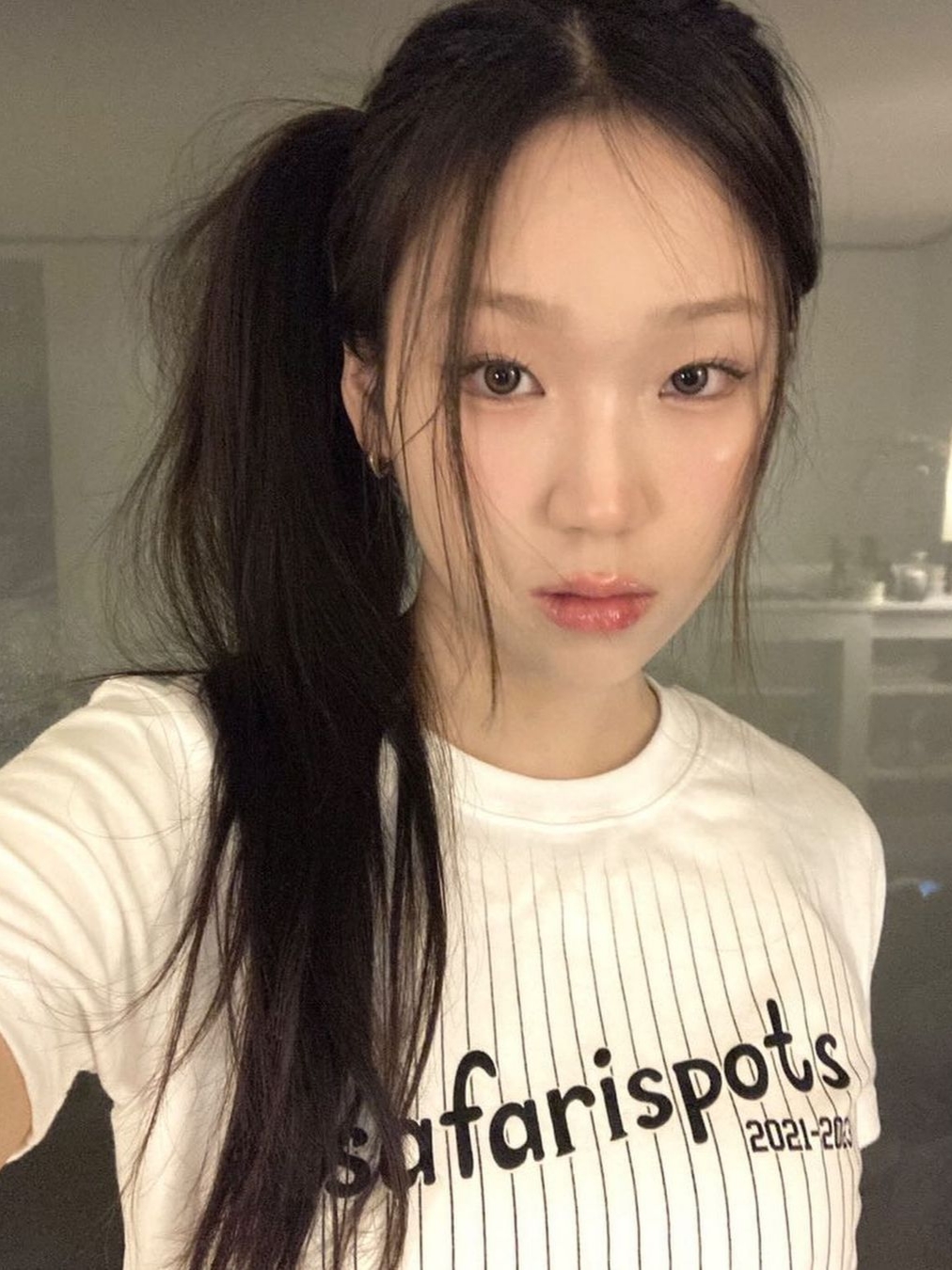 Safarispot Women 1/2 Safarispots Magazine Tee White 착용 스타일 - 2