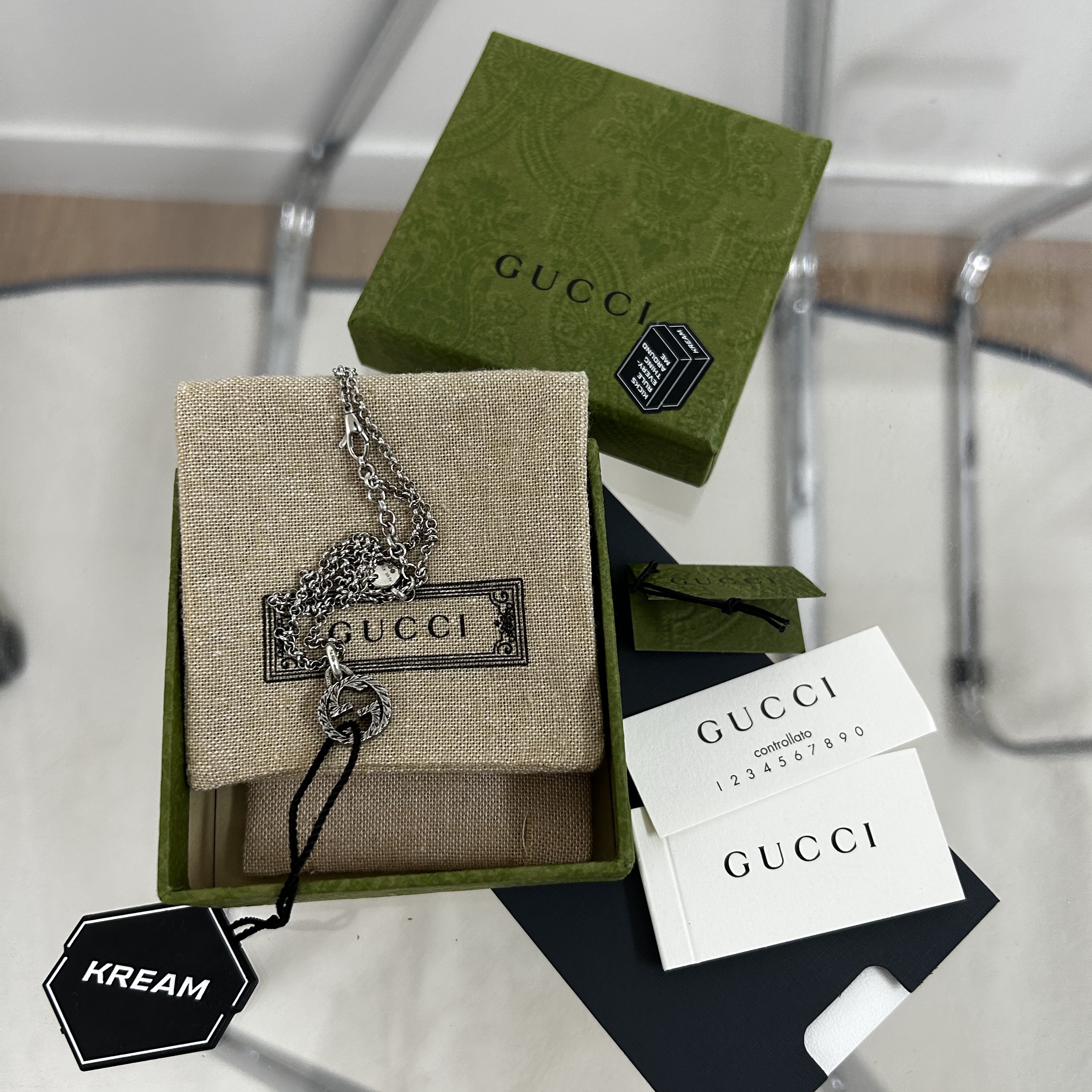Gucci Interlocking G Pendant Necklace Silver 착용 스타일