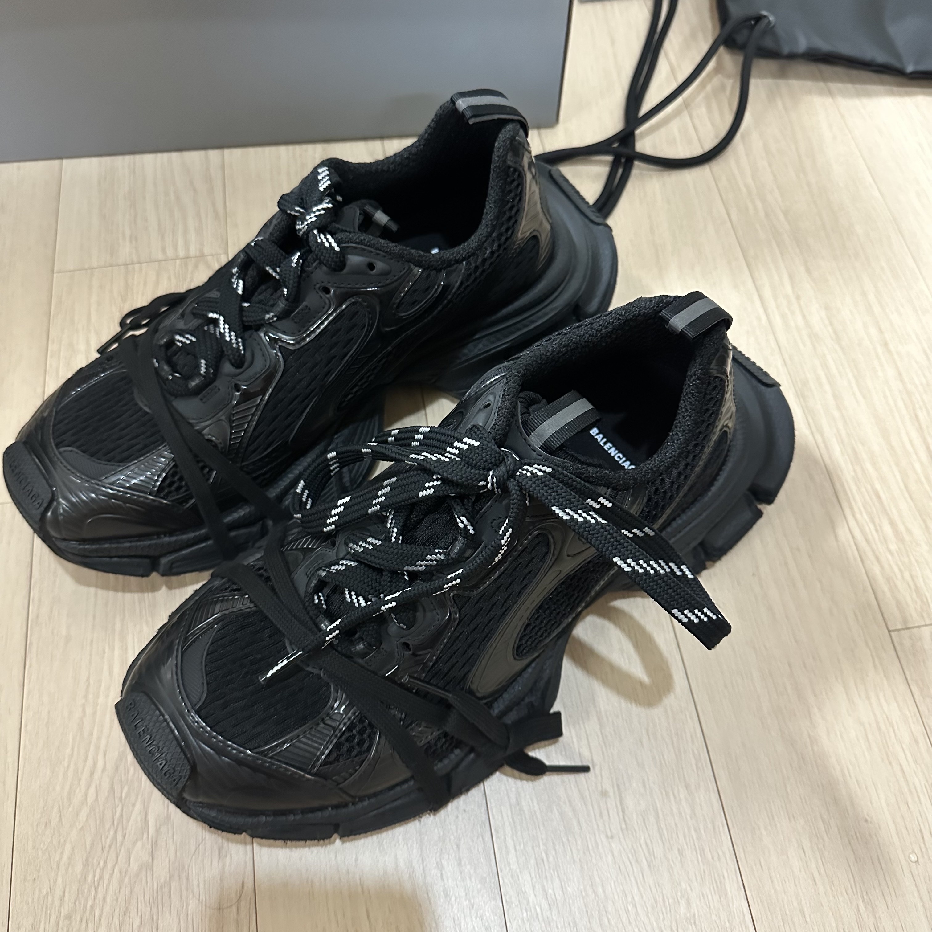 Balenciaga 3XL Sneakers Black 착용 스타일 - 2