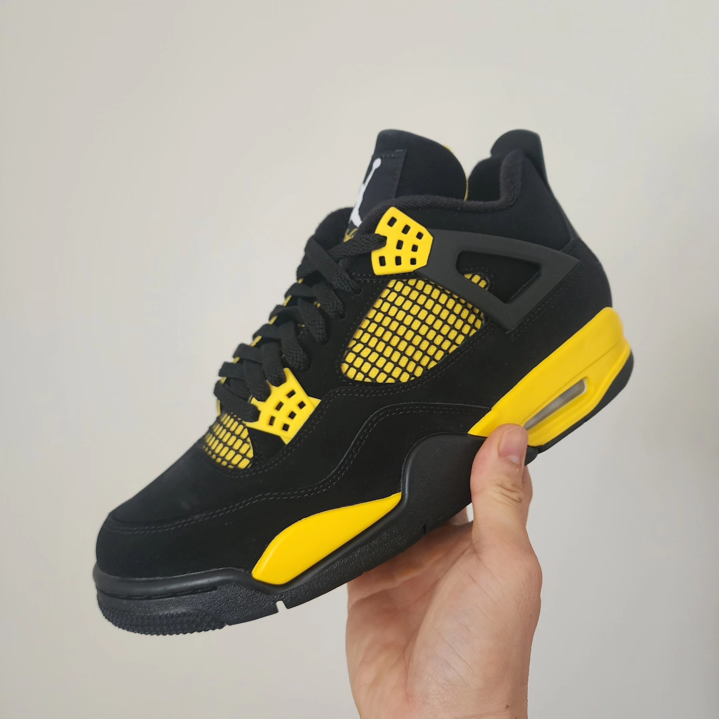 Jordan 4 Retro Thunder 2023 착용 스타일 - 1