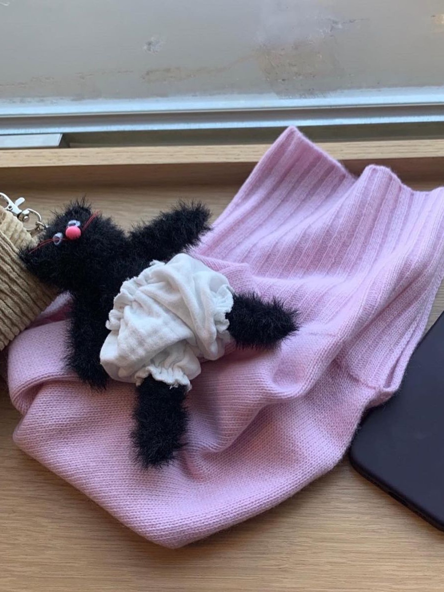 모남희 블핑이 키링 하얀 빤쭈 블랙 착용 스타일