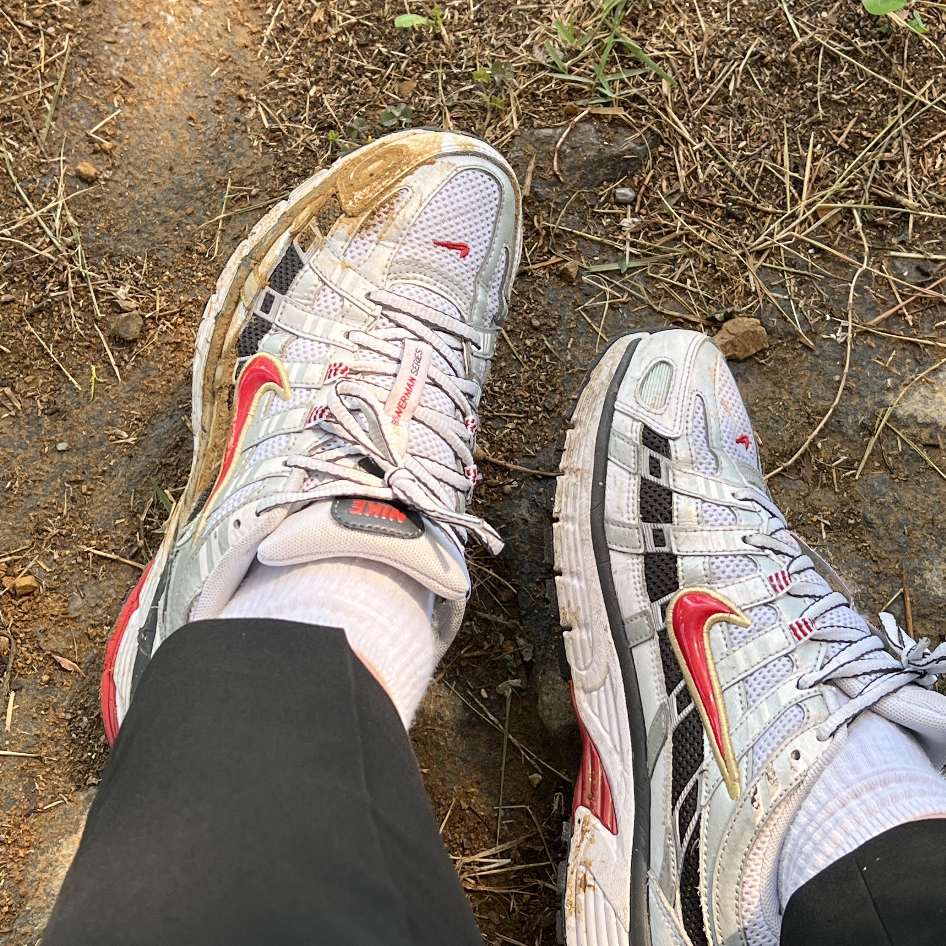 (W) Nike P-6000 Metallic Silver Red 착용 스타일
