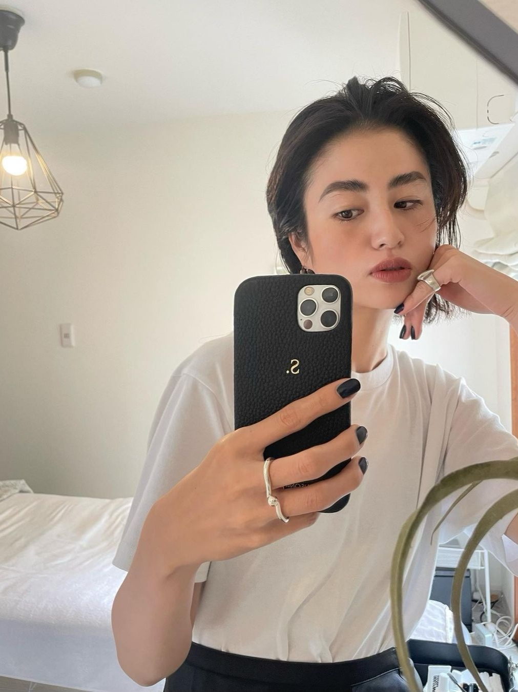 [KREAM 단독] Maison de Sabre iphone Case 13 Black Caviar, Apple iPhone 14 Pro 256GB Space Black (Korean Ver.) 착용 스타일 - 2