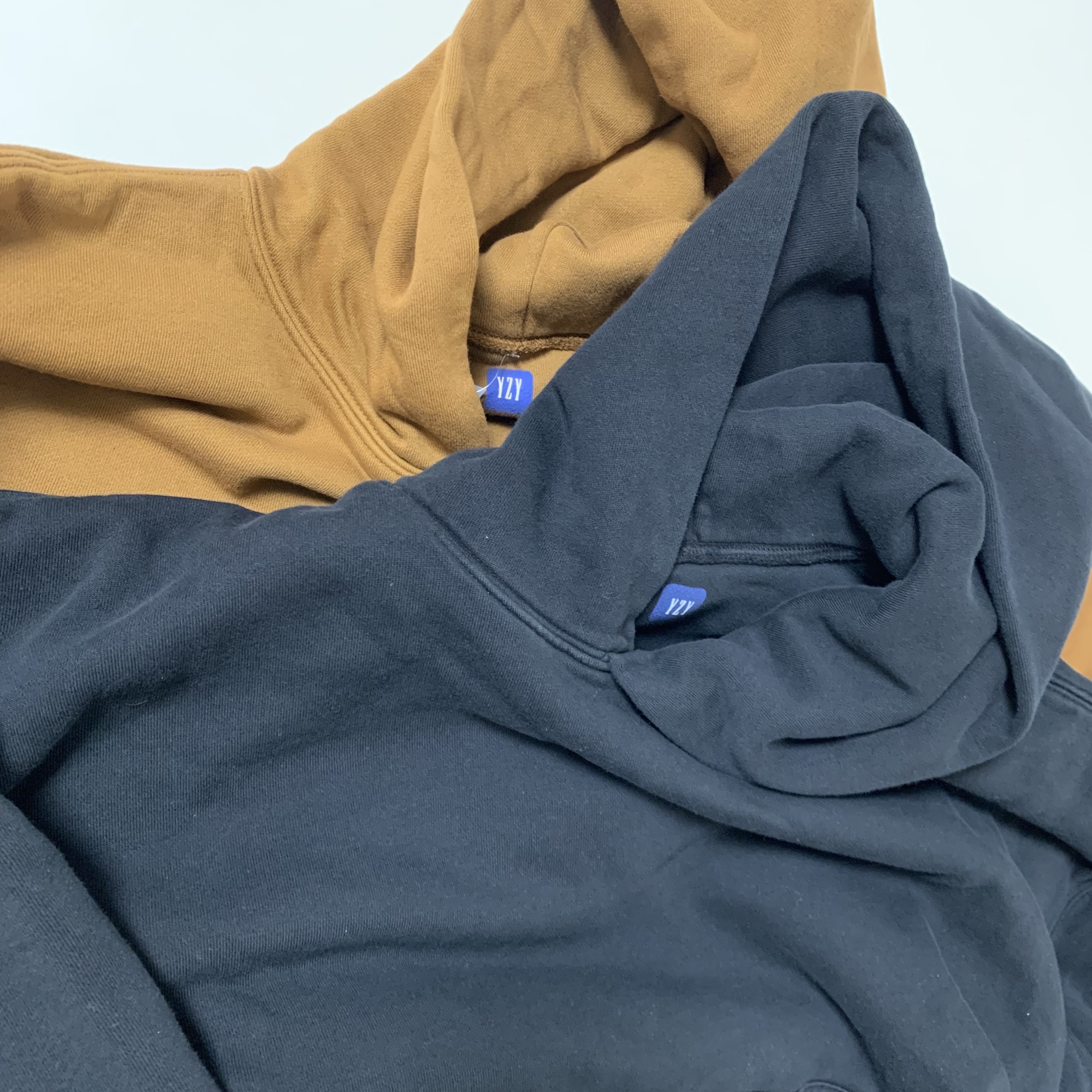 Yeezy Gap Hoodie Black, Yeezy Gap Hoodie Light Brown 착용 스타일
