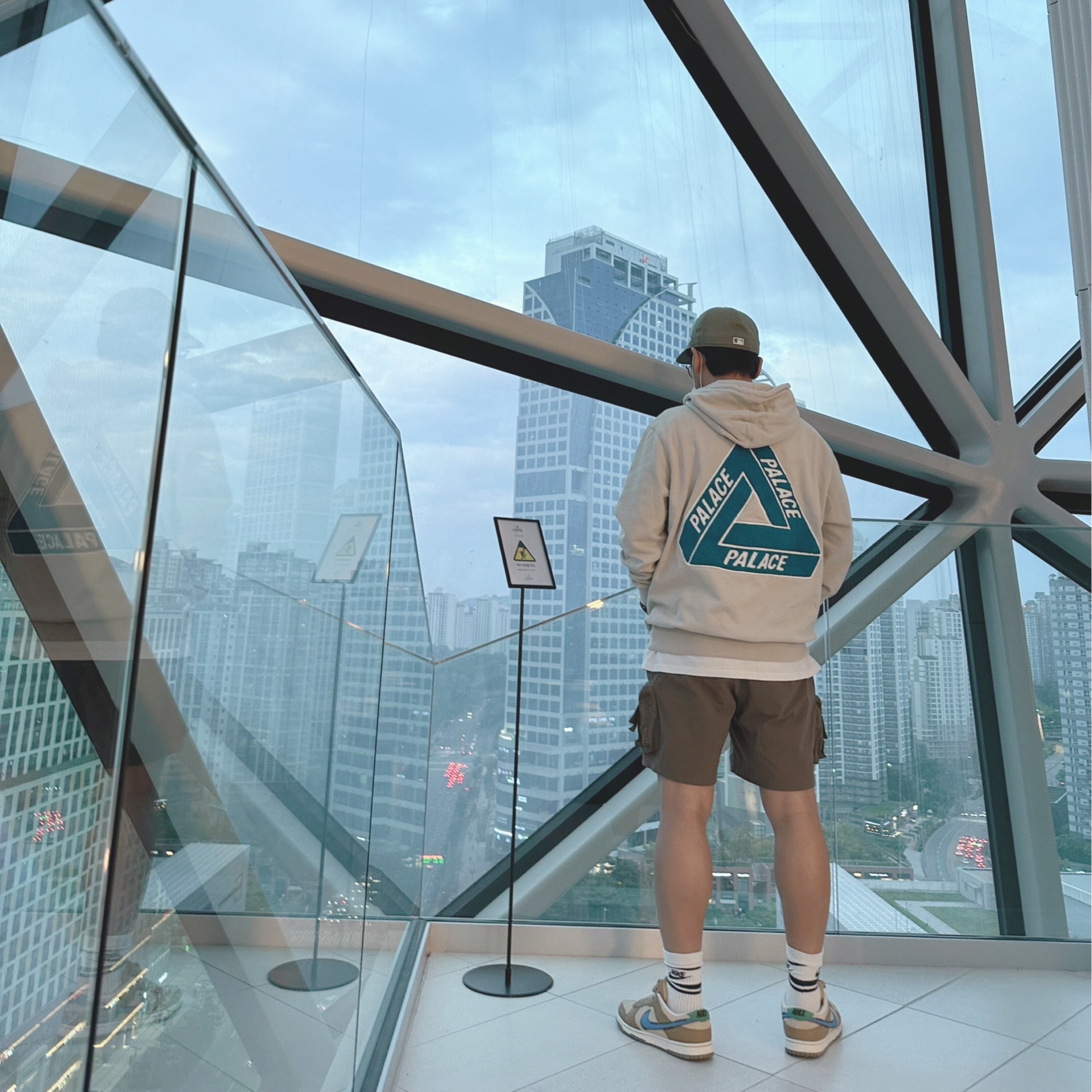 Palace Tri-Chenille Hood Oatmeal - 21FW, Nike ACG Cargo Shorts Ironstone - Asia 착용 스타일 - 2