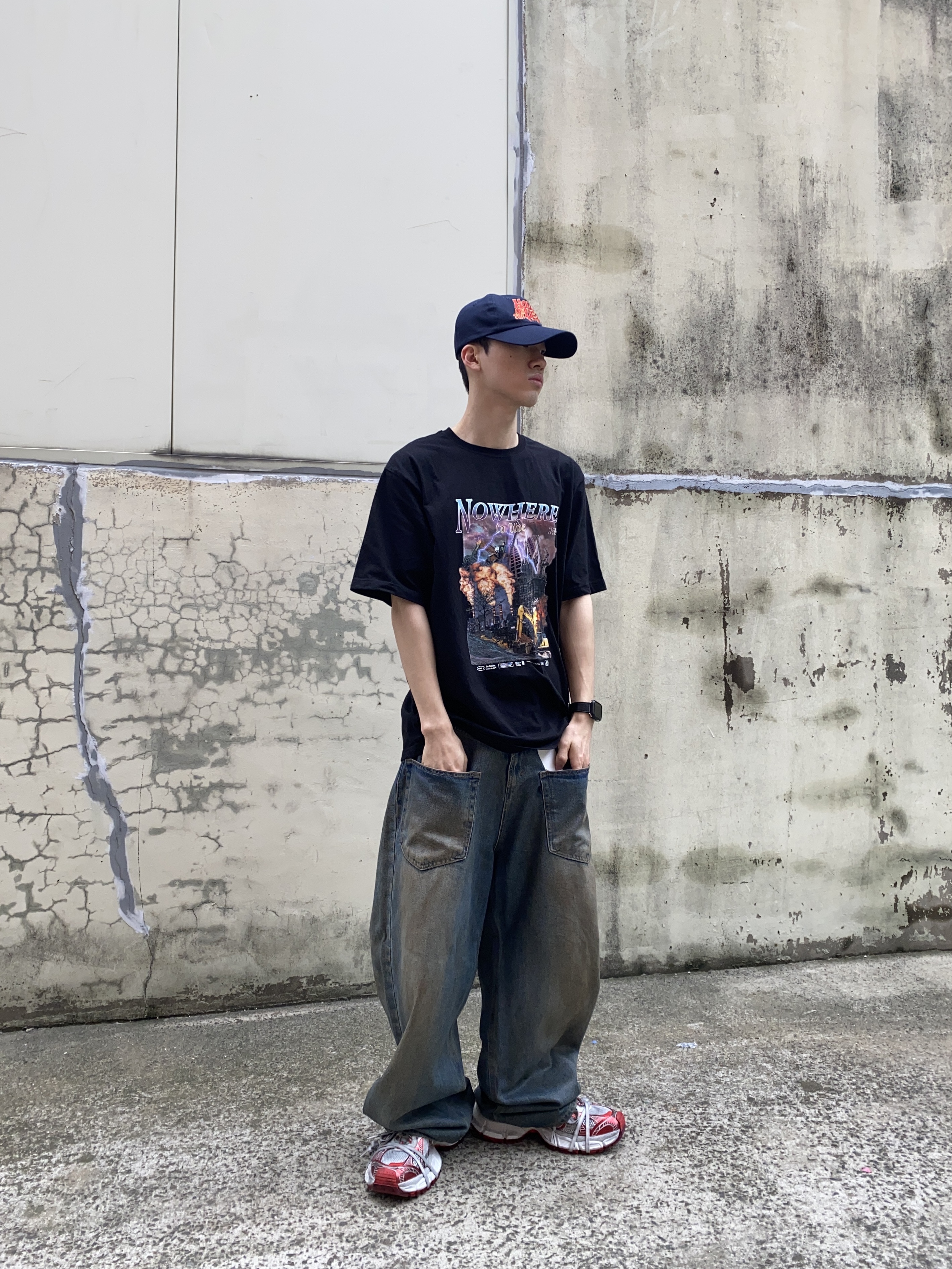 Balenciaga 3XL Sneakers White Red, Project G/R Coated Backward Denim Pants Blue 착용 스타일