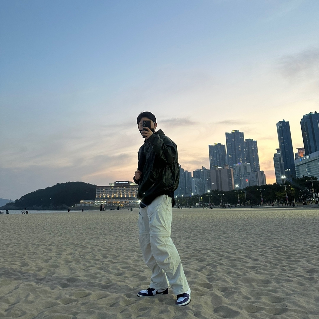 Nike ACG Smith Summit Cargo Pants Light Orewood Brown - Asia, Jordan 1 Retro High OG Court Purple 2020 착용 스타일 - 1