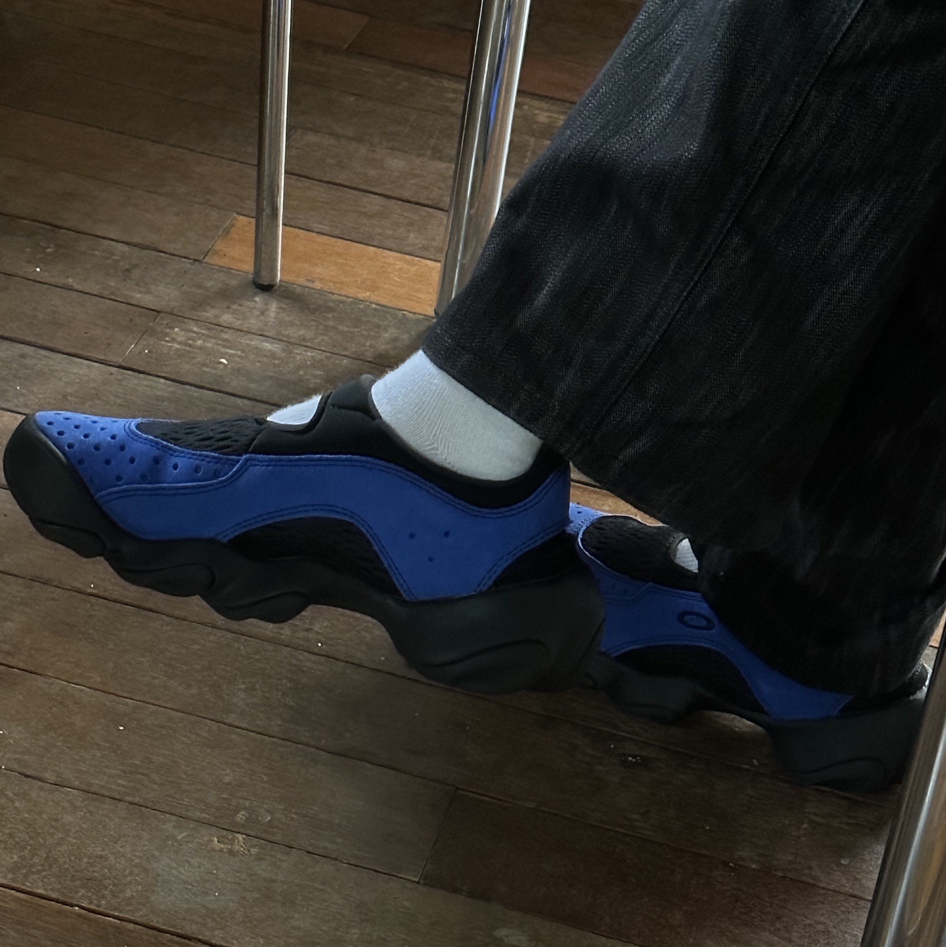 Oakley Factory Team x Brain Dead Flesh Sandal Electric Blue Black 착용 스타일