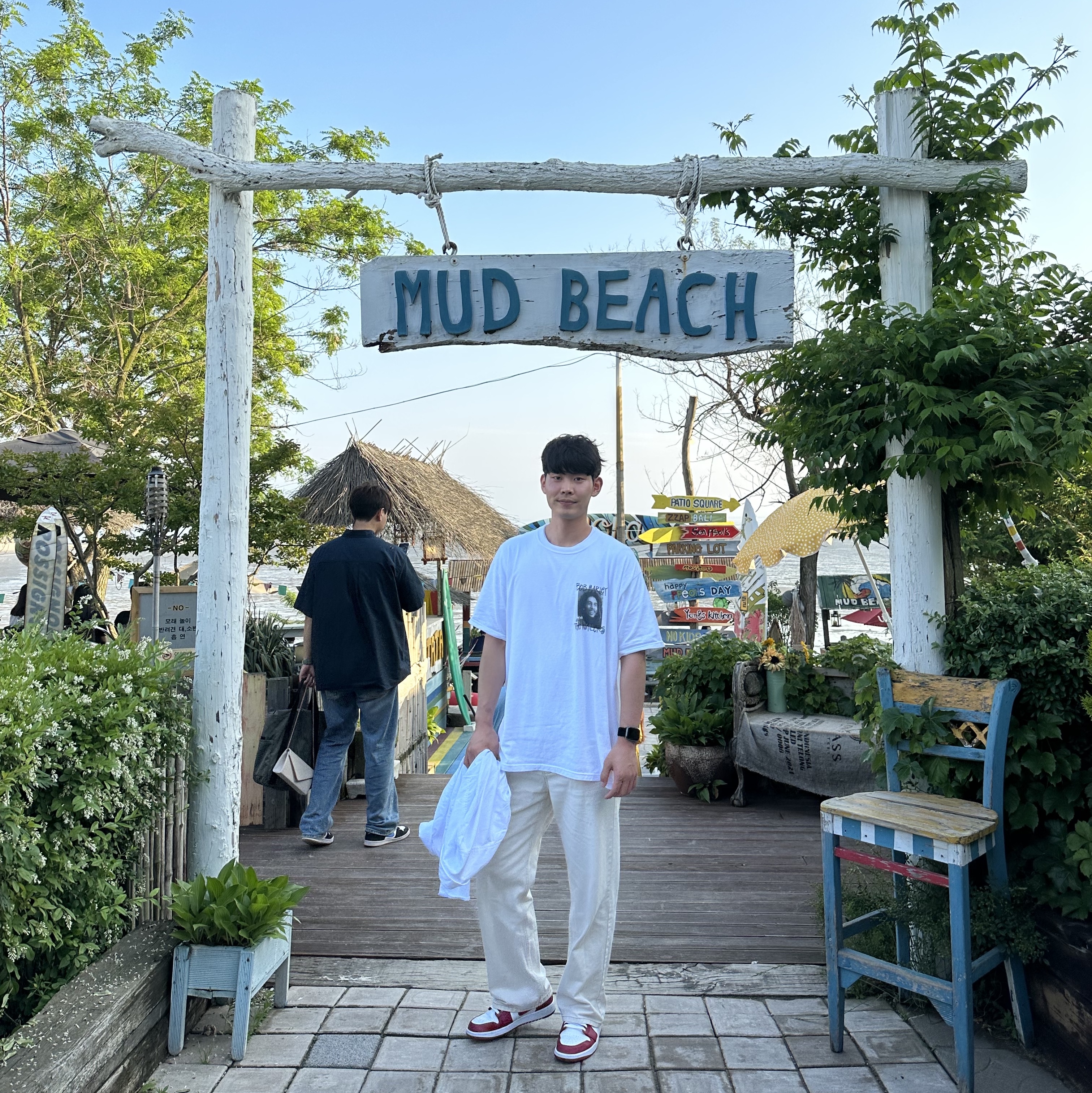 Jordan 1 Low Cardinal Red, Stussy Bob Frames T-Shirt White 착용 스타일