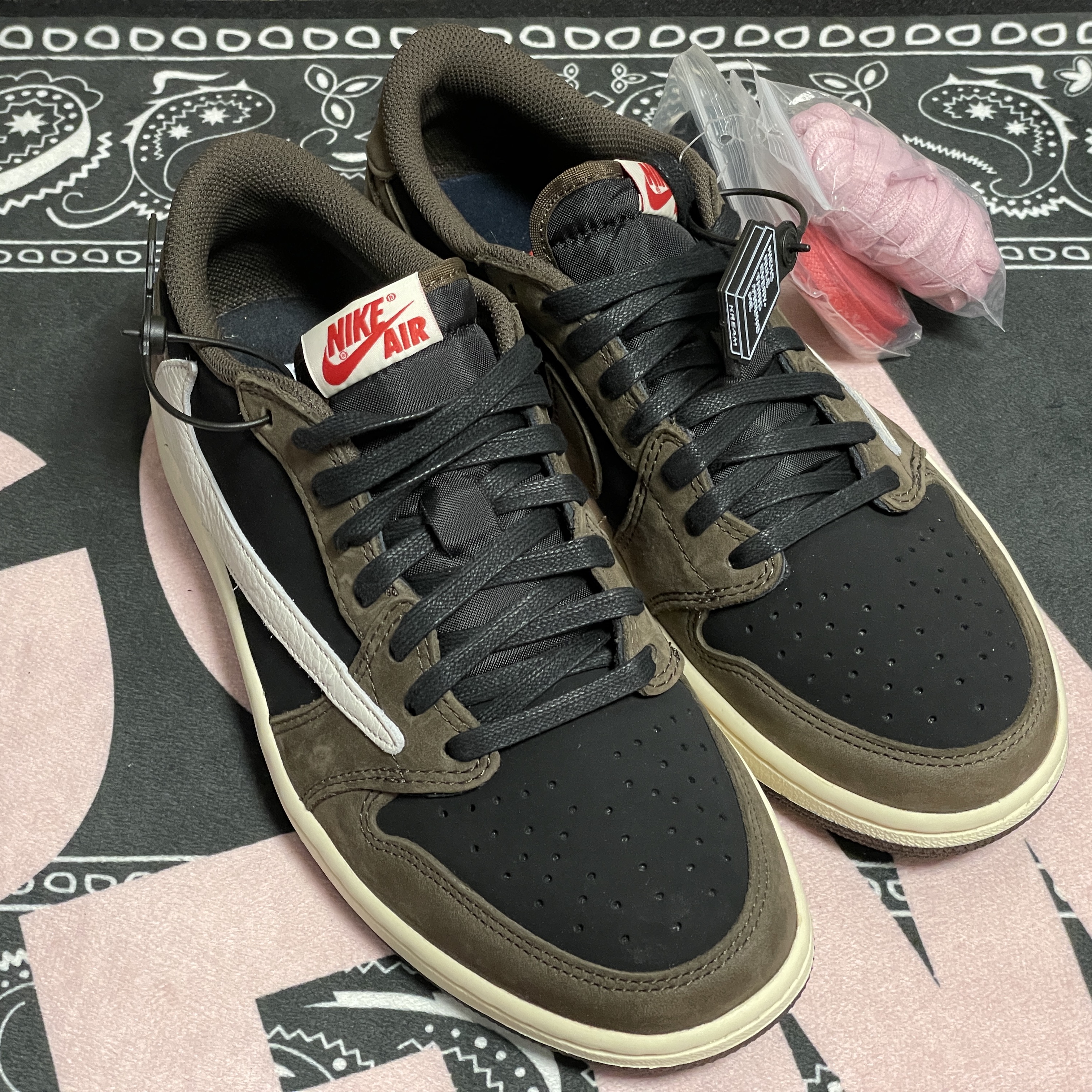 Jordan 1 x Travis Scott Retro Low OG SP Mocha 착용 스타일
