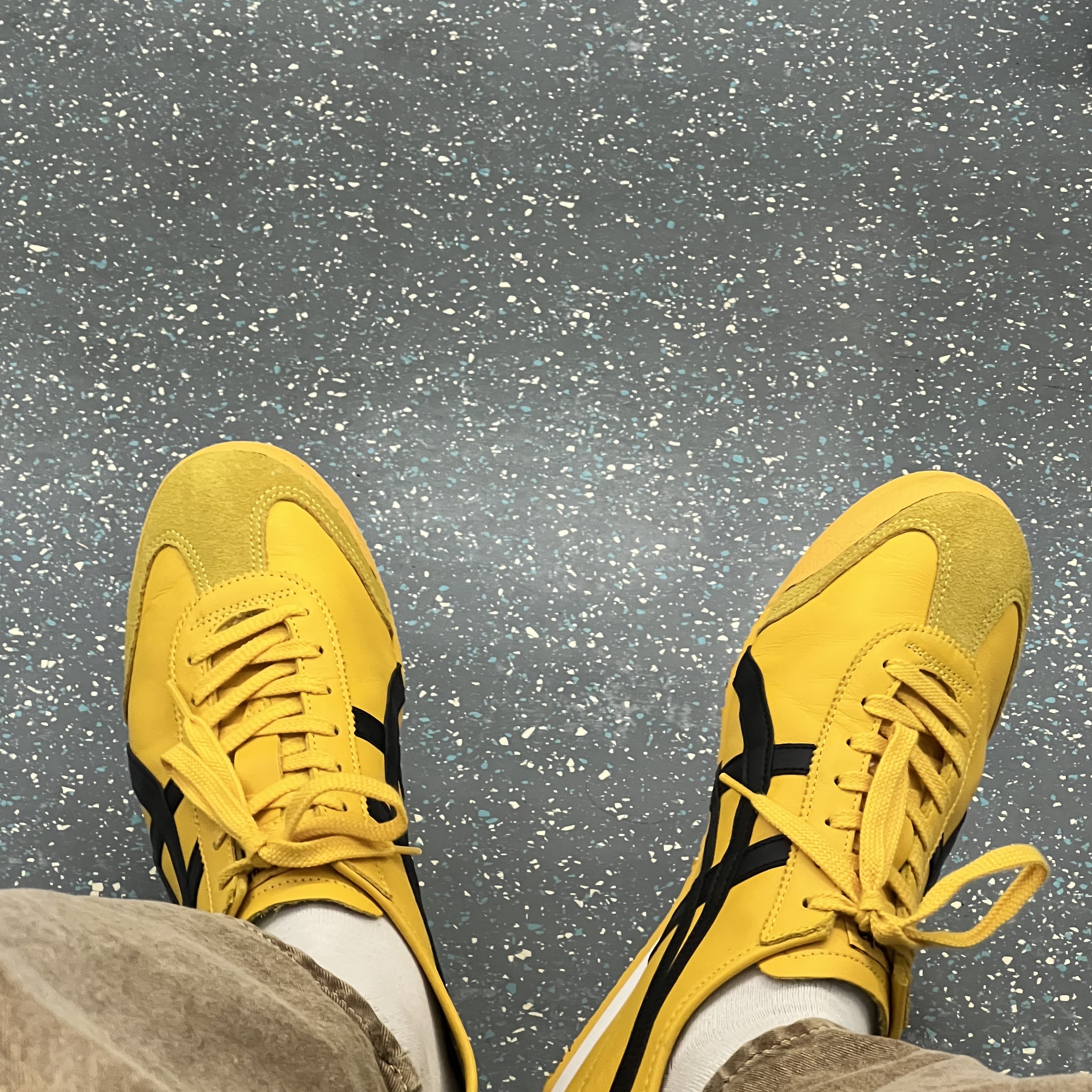Onitsuka Tiger Mexico 66 Yellow Black, Marshall Major IV Black (Korean Ver.) 착용 스타일 - 3