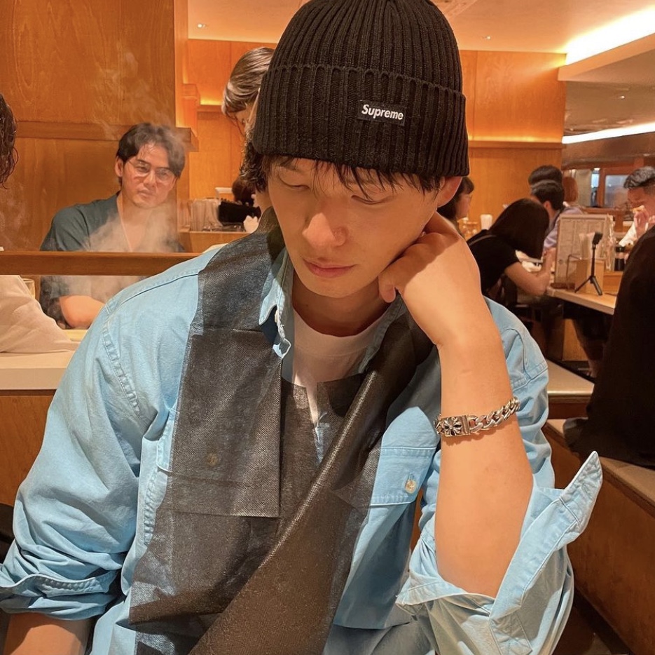 Supreme Overdyed Beanie Black 착용 스타일