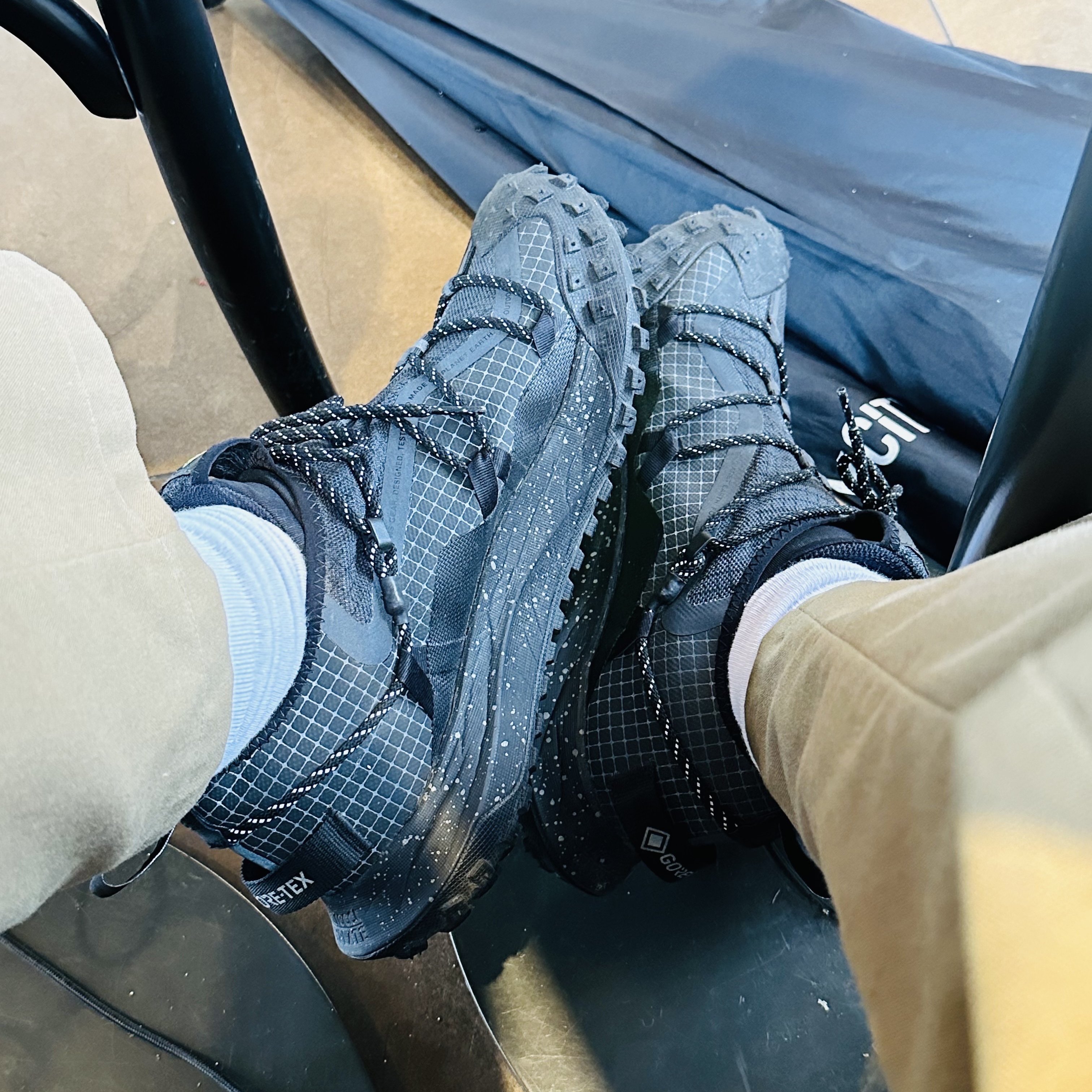 Nike ACG Mountain Fly Low Gore-Tex SE Dark Smoke Grey 착용 스타일
