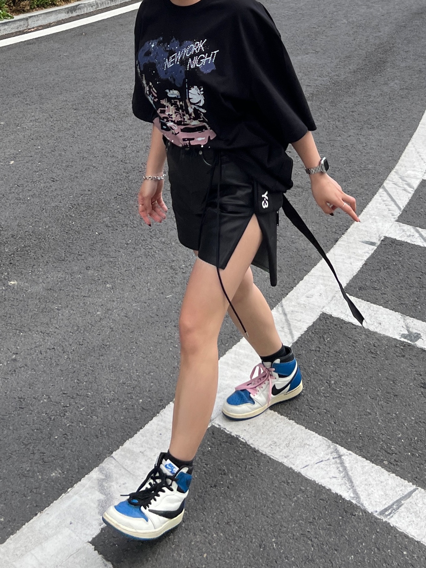 Jordan 1 x Travis Scott x Fragment Retro High OG SP Military Blue, Apple Watch Nike Series 7 41mm GPS Midnight Aluminum Case with Nike Sport Band Anthracite Black (Korean Ver.) 착용 스타일 - 4
