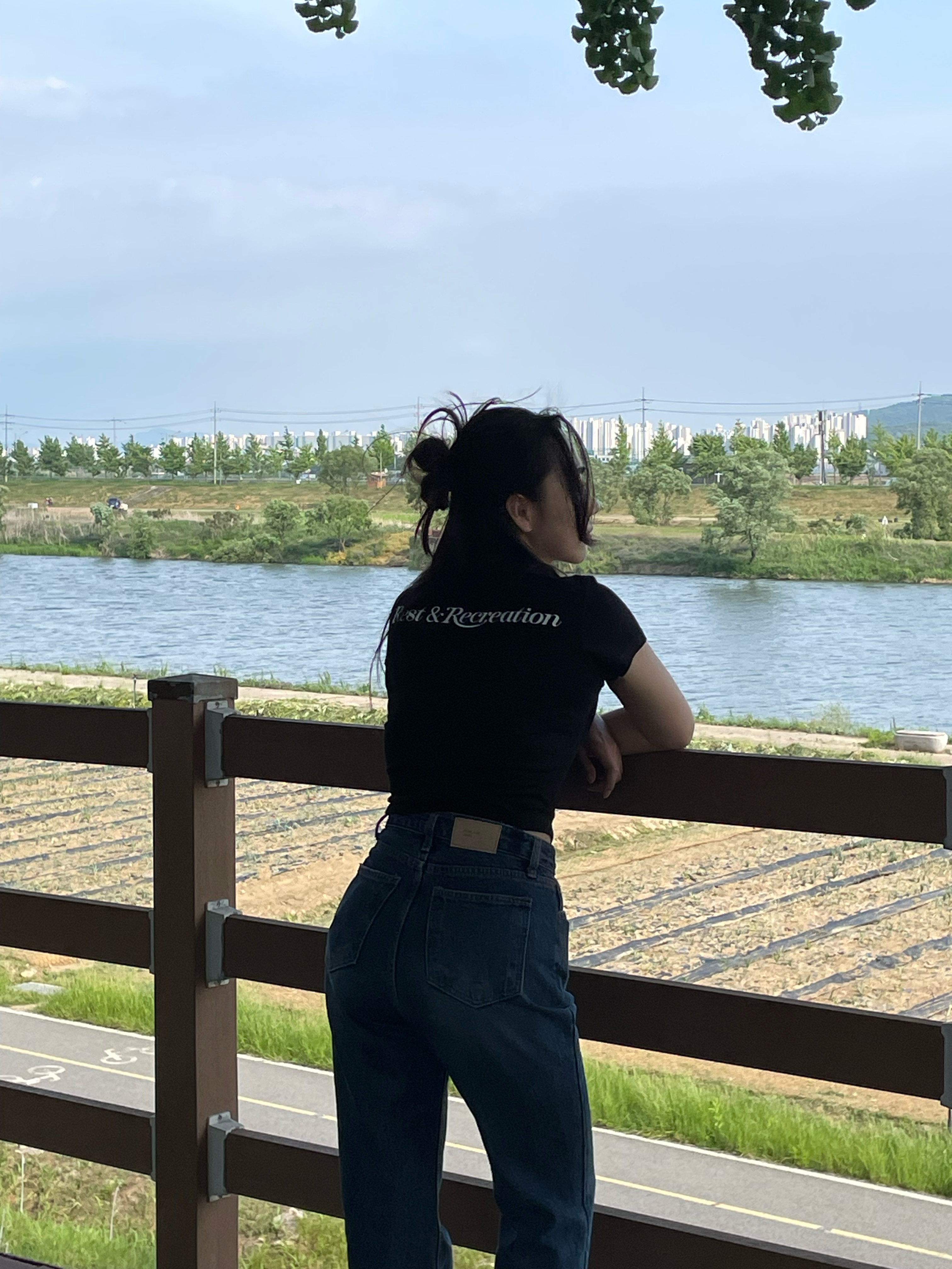 Autry Medalist Low Leather Sneakers White 착용 스타일 - 2