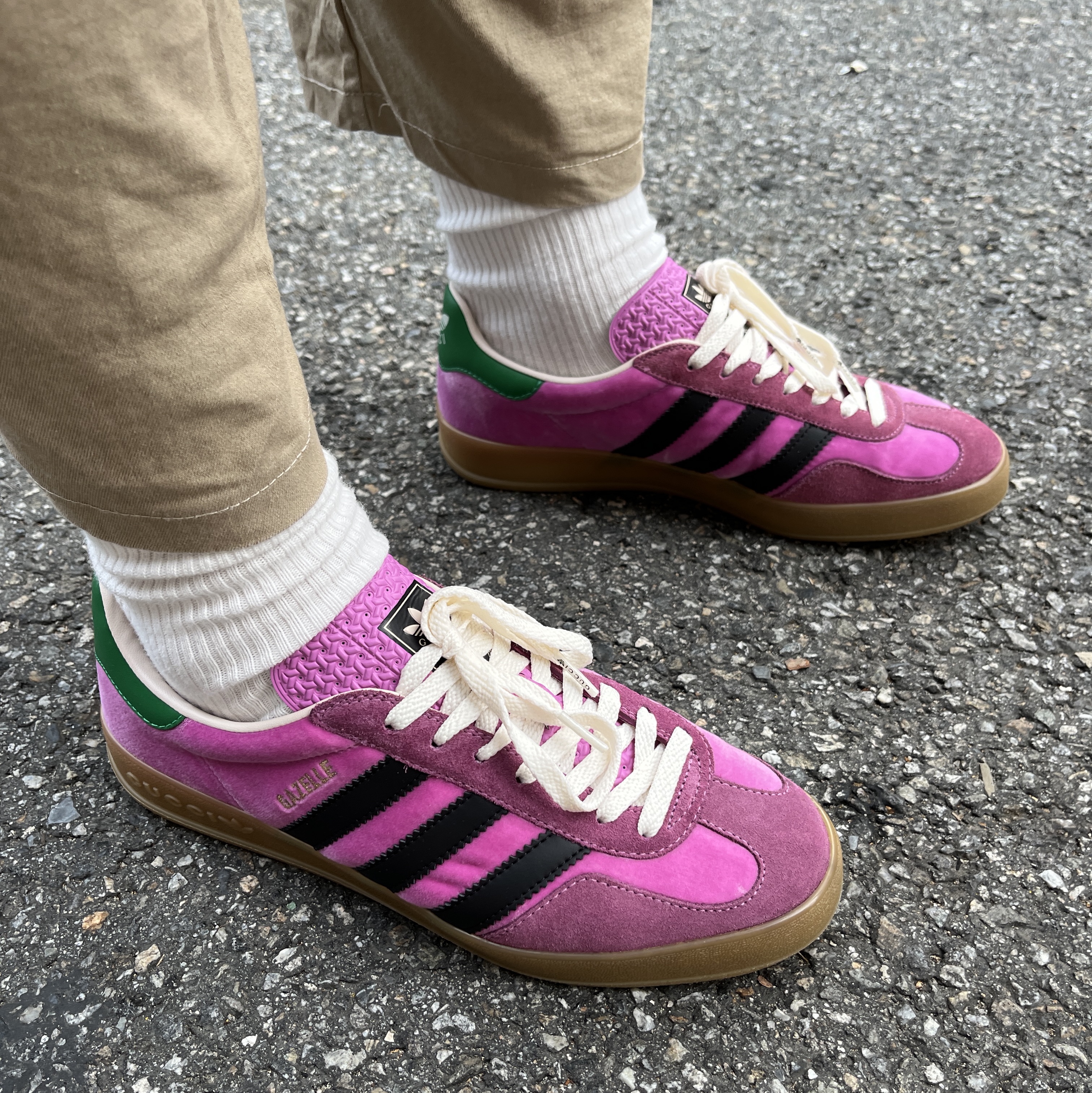 Gucci x Adidas Gazelle Sneakers Pink Velvet 착용 스타일