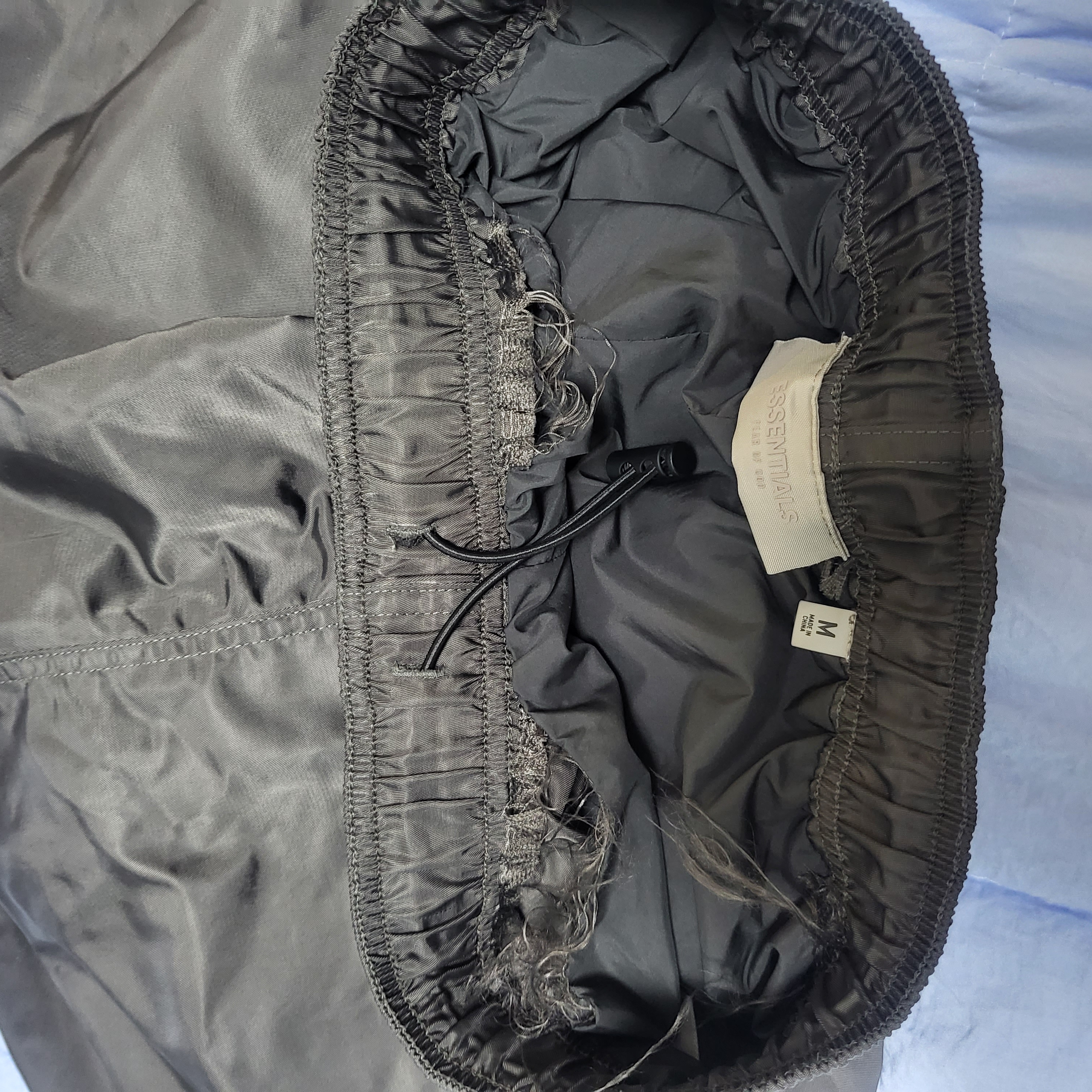 Essentials Running Shorts Iron - 22SS 착용 스타일 - 4