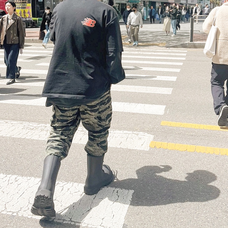 Balenciaga XL Army Boots Full Eva Black 착용 스타일