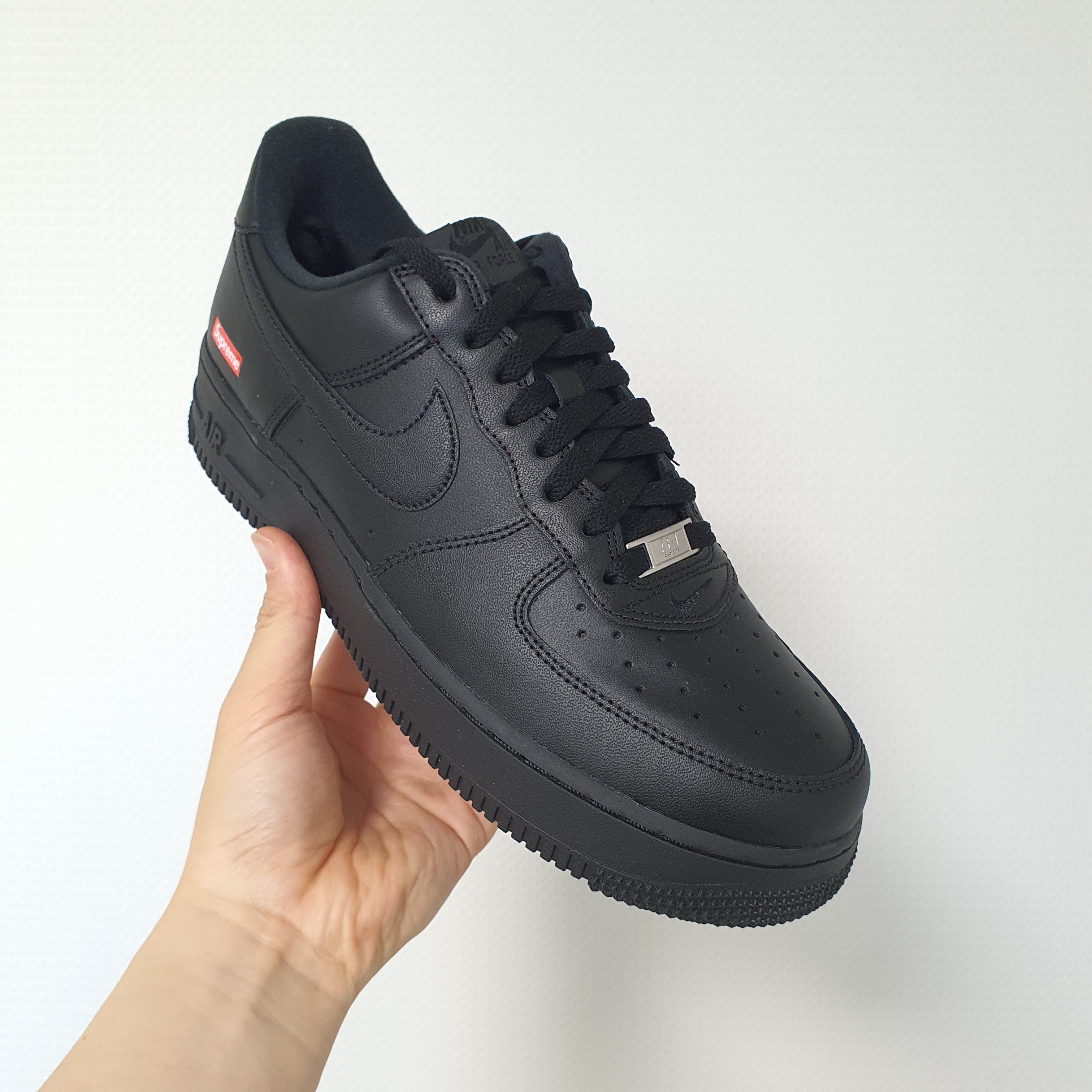 Nike x Supreme Air Force 1 Low Black 착용 스타일