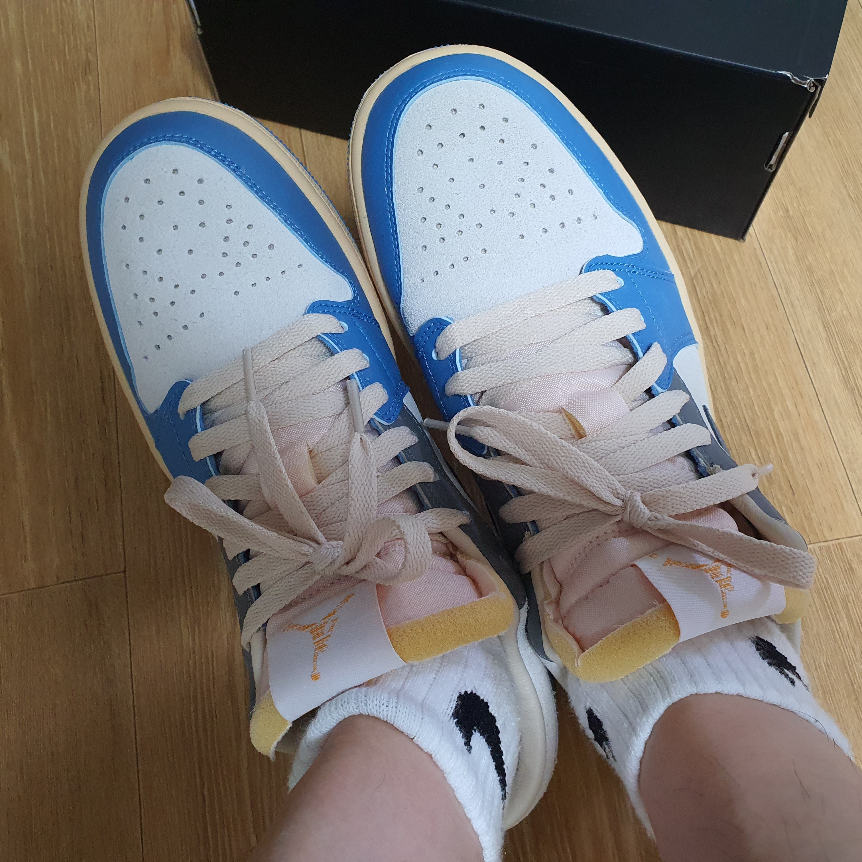 Jordan 1 Low SE Tokyo 96 착용 스타일 - 2