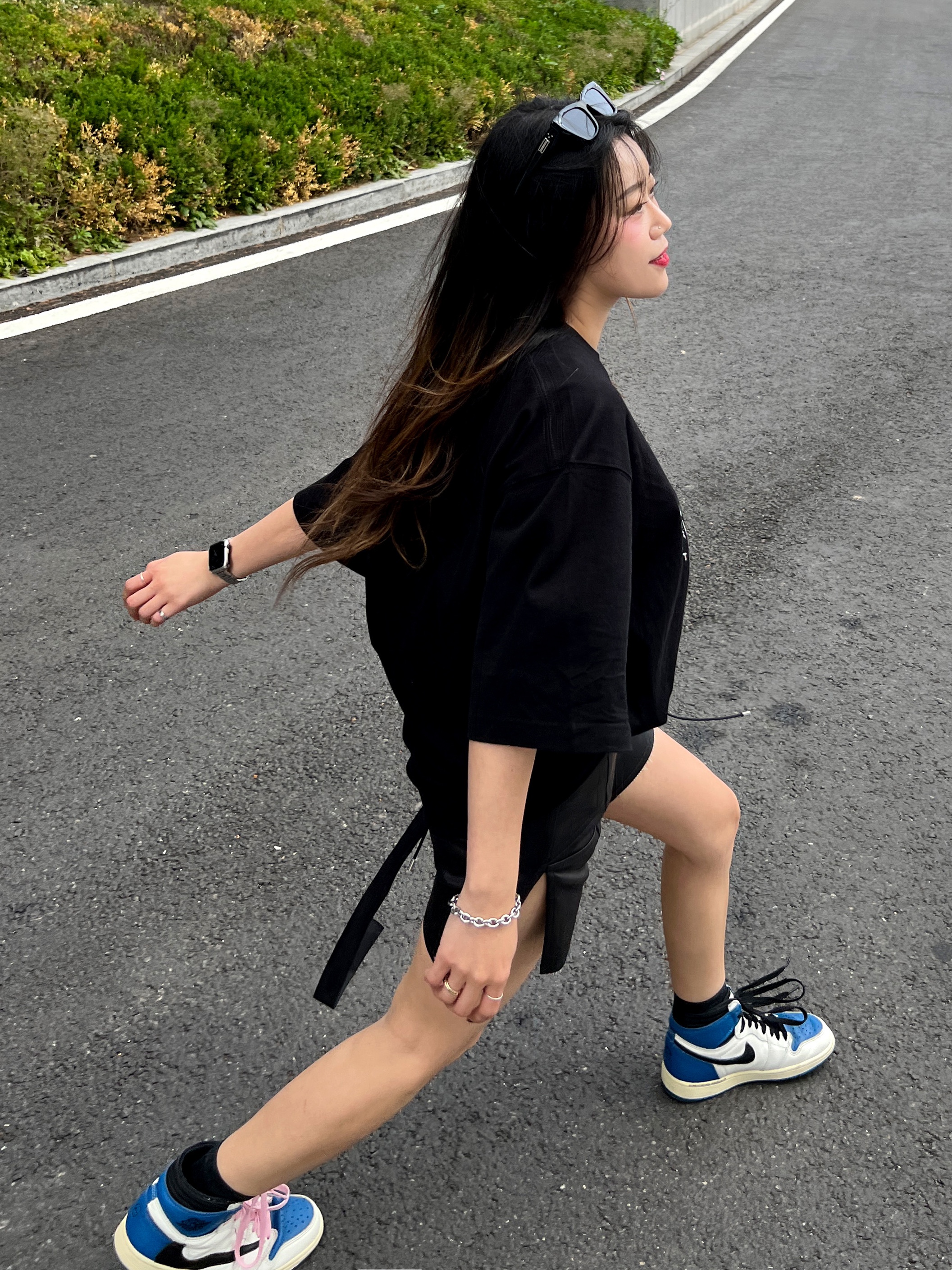 Jordan 1 x Travis Scott x Fragment Retro High OG SP Military Blue, Apple Watch Nike Series 7 41mm GPS Midnight Aluminum Case with Nike Sport Band Anthracite Black (Korean Ver.) 착용 스타일 - 3