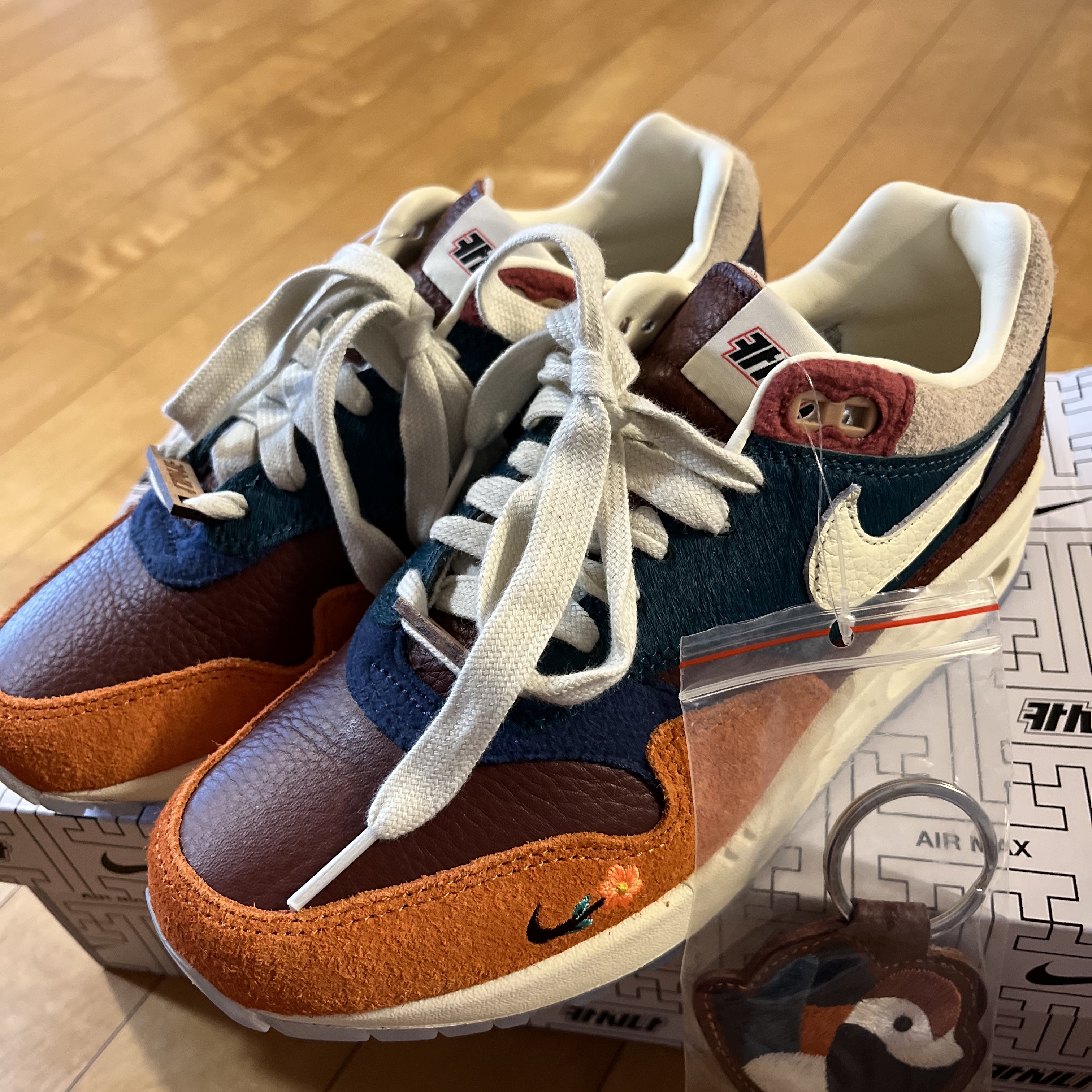Nike x Kasina Air Max 1 SP Won-Ang Orange, Nike x Kasina Air Max 1 SP Won-Ang Particle Grey 착용 스타일 - 1