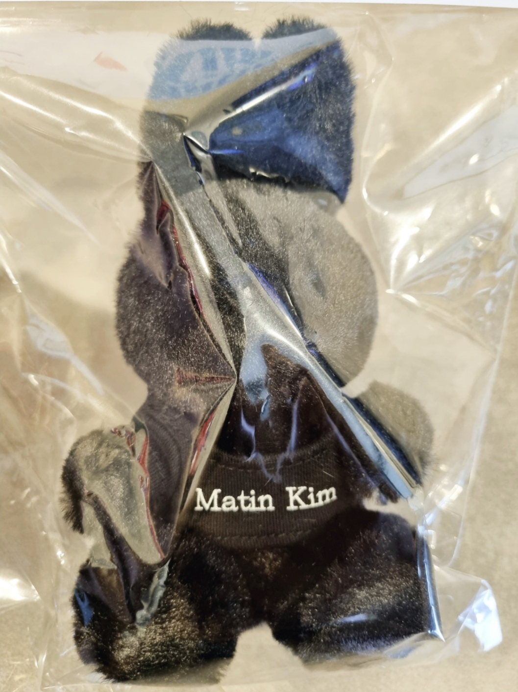 Matin Kim Black Bunny Toy Keyring Black 착용 스타일 - 3