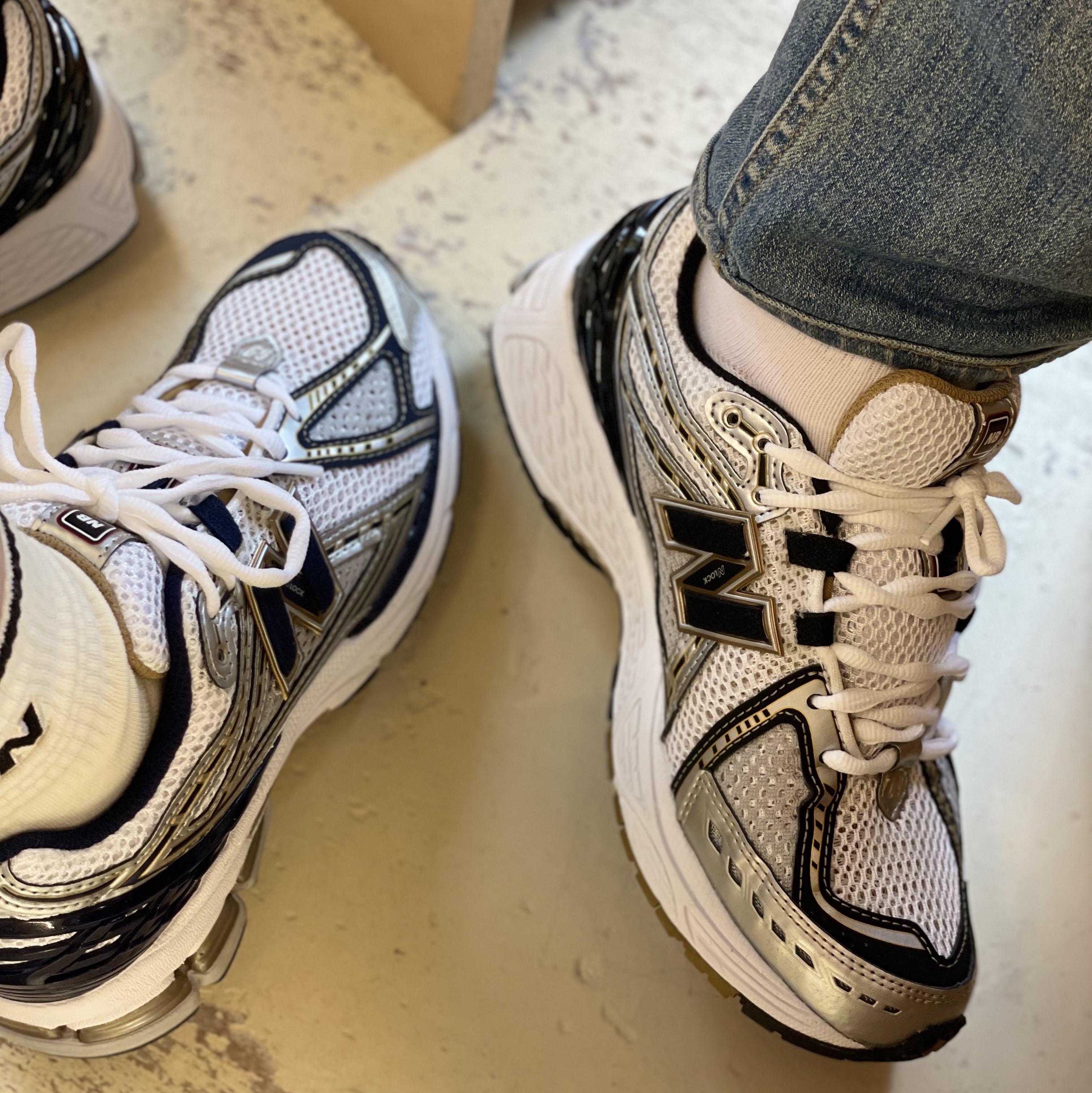 New Balance 1906R White Gold 착용 스타일 - 1