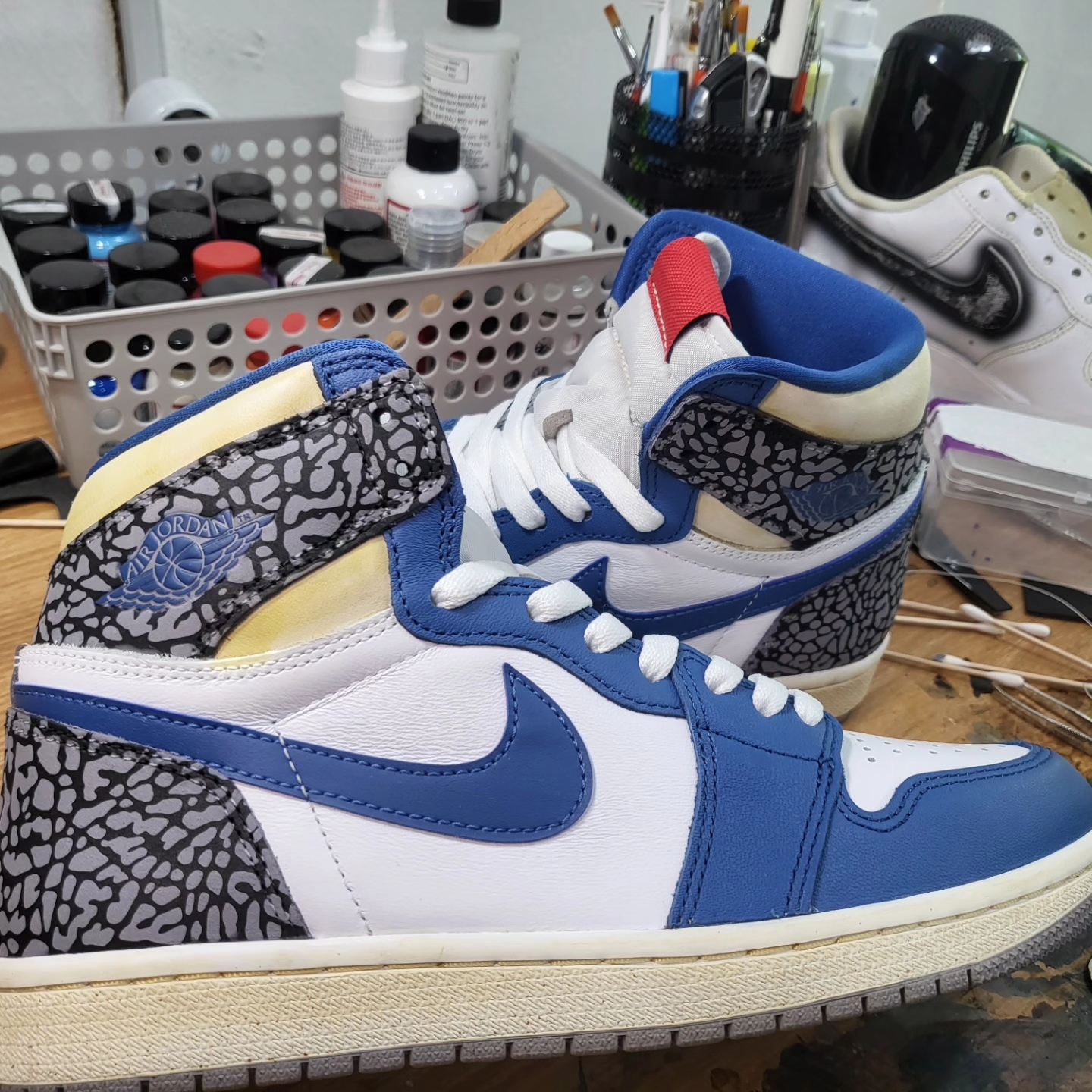 Jordan 1 Retro High OG True Blue, Jordan 1 Retro High OG White Cement 착용 스타일 - 2