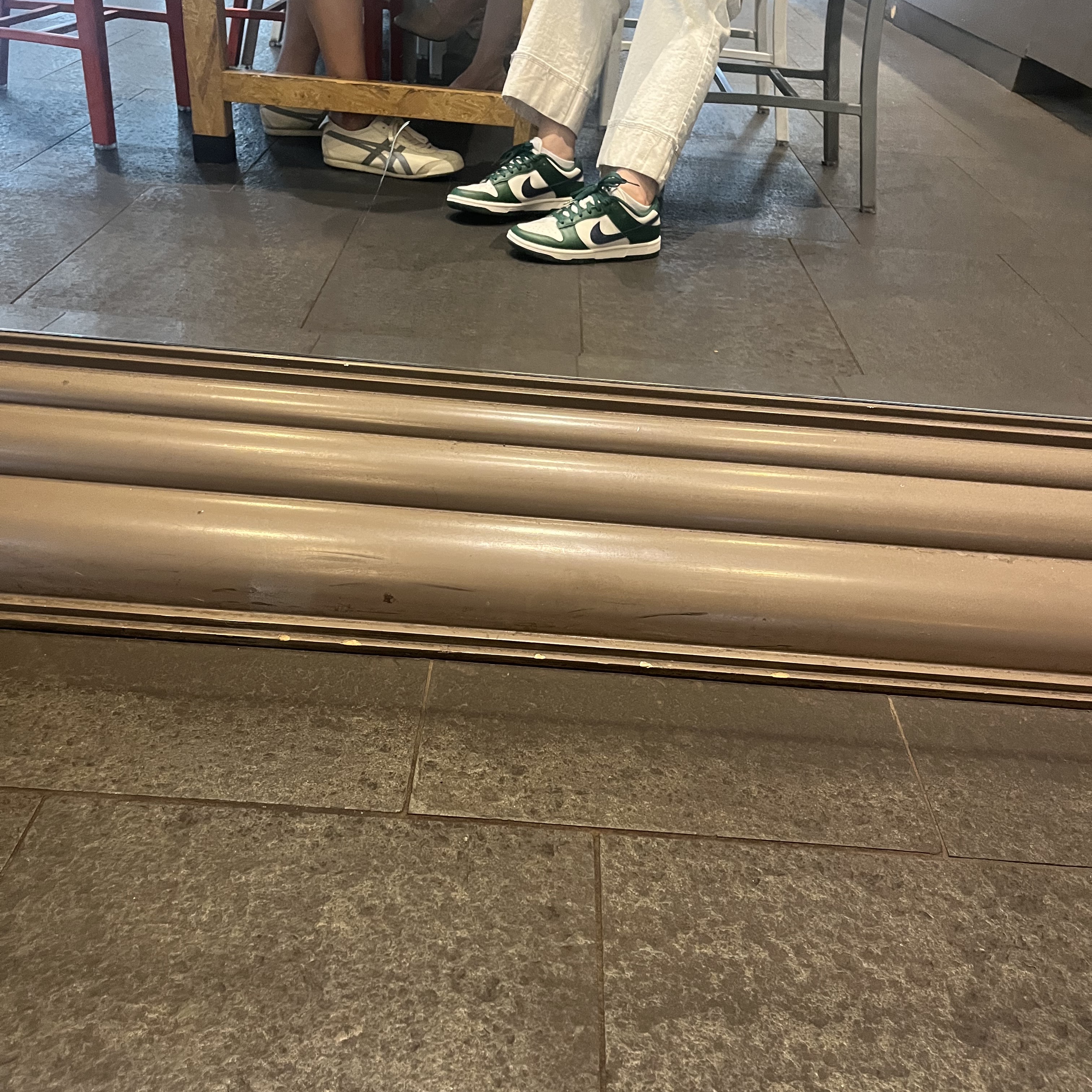 (W) Nike Dunk Low Gorge Green, Onitsuka Tiger Mexico 66 Vintage Cream Violet Storm 착용 스타일