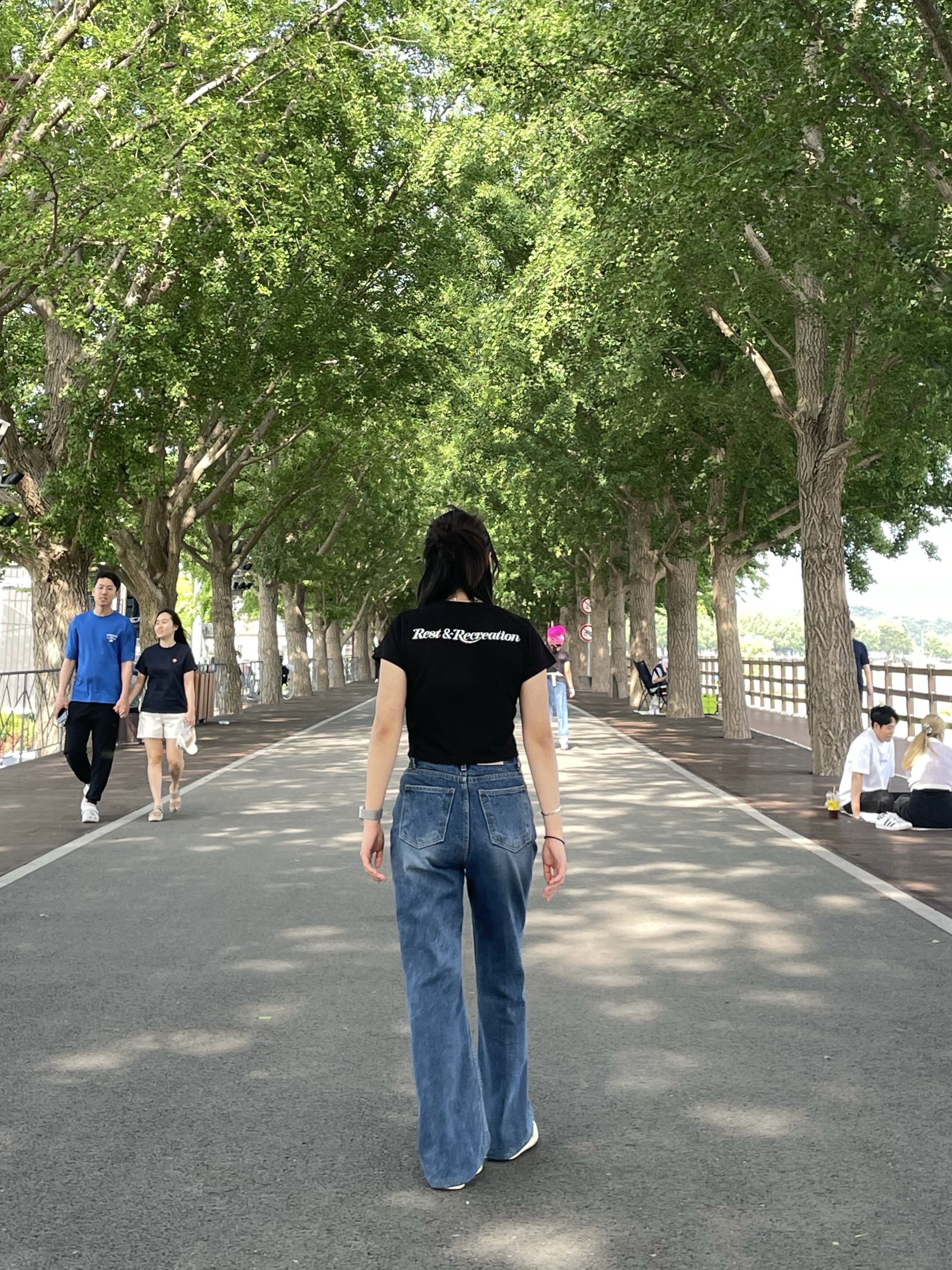 Autry Medalist Low Leather Sneakers White 착용 스타일 - 3