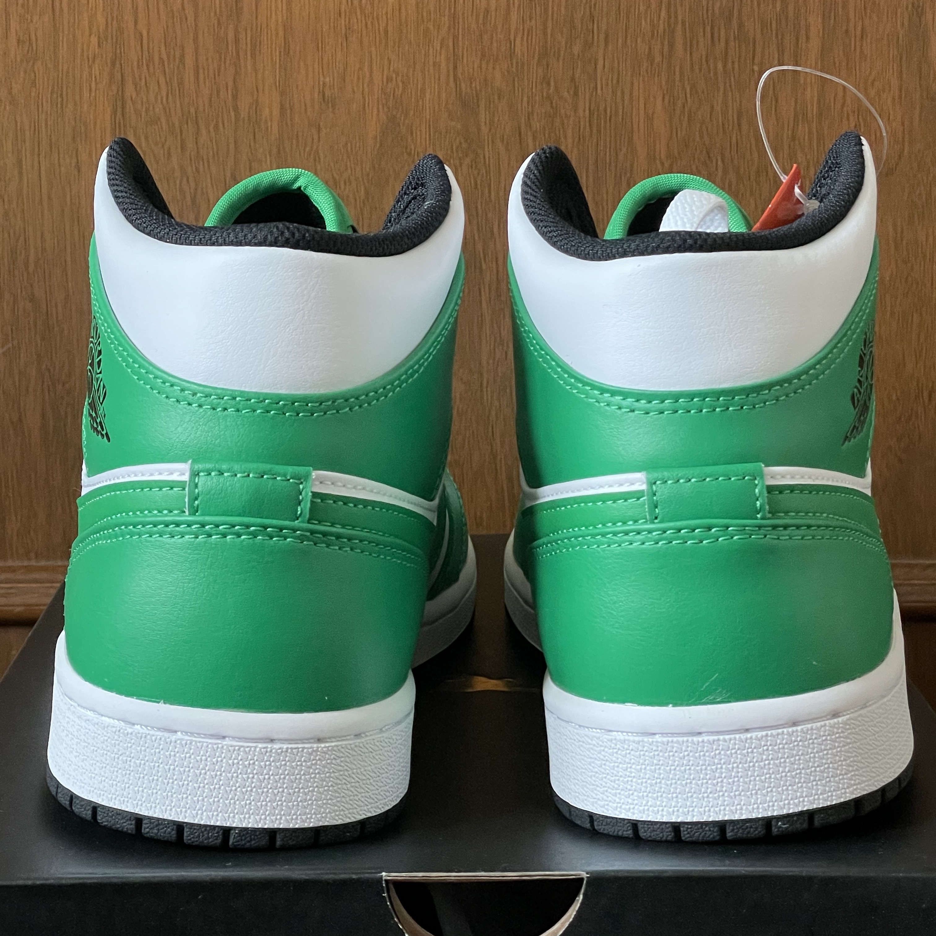 Jordan 1 Mid Lucky Green 착용 스타일 - 4