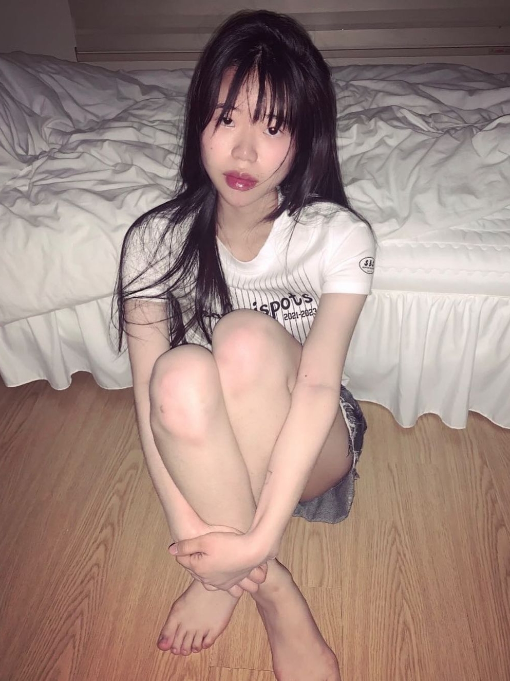 사파리스팟 우먼 1/2 사파리스포츠 매거진 티 화이트 착용 스타일 - 2