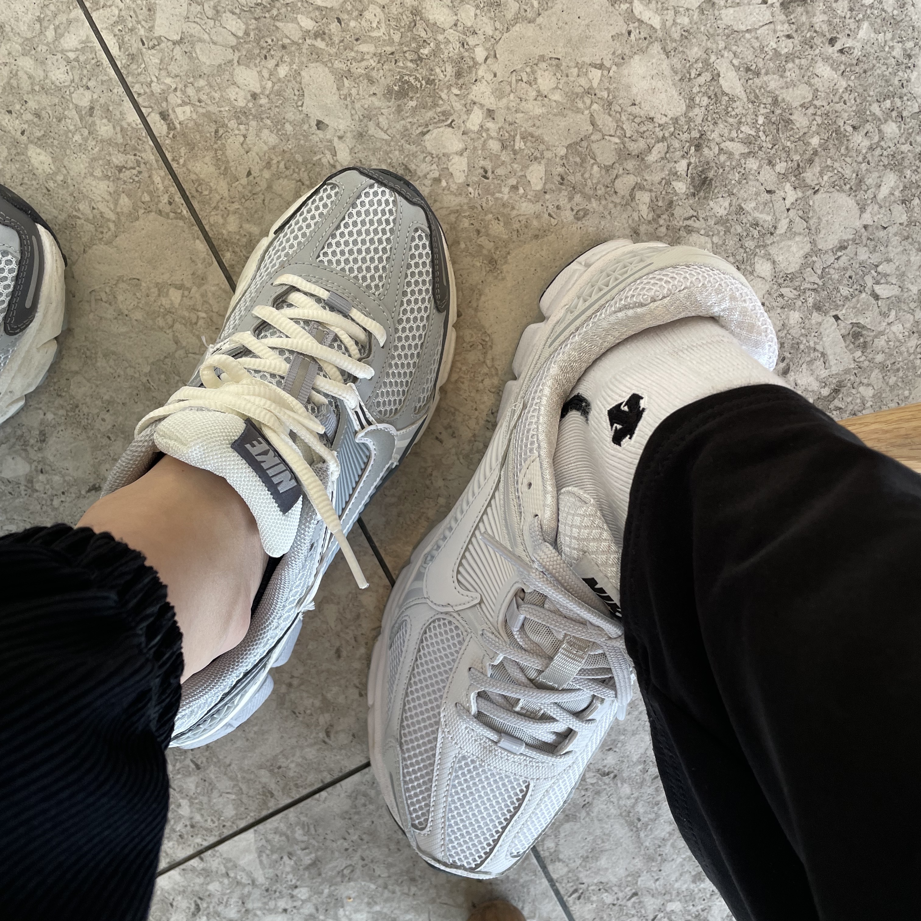 (W) Nike Zoom Vomero 5 Pure Platinum Metallic Silver, Nike Zoom Vomero 5 SP Vast Grey 2023 착용 스타일