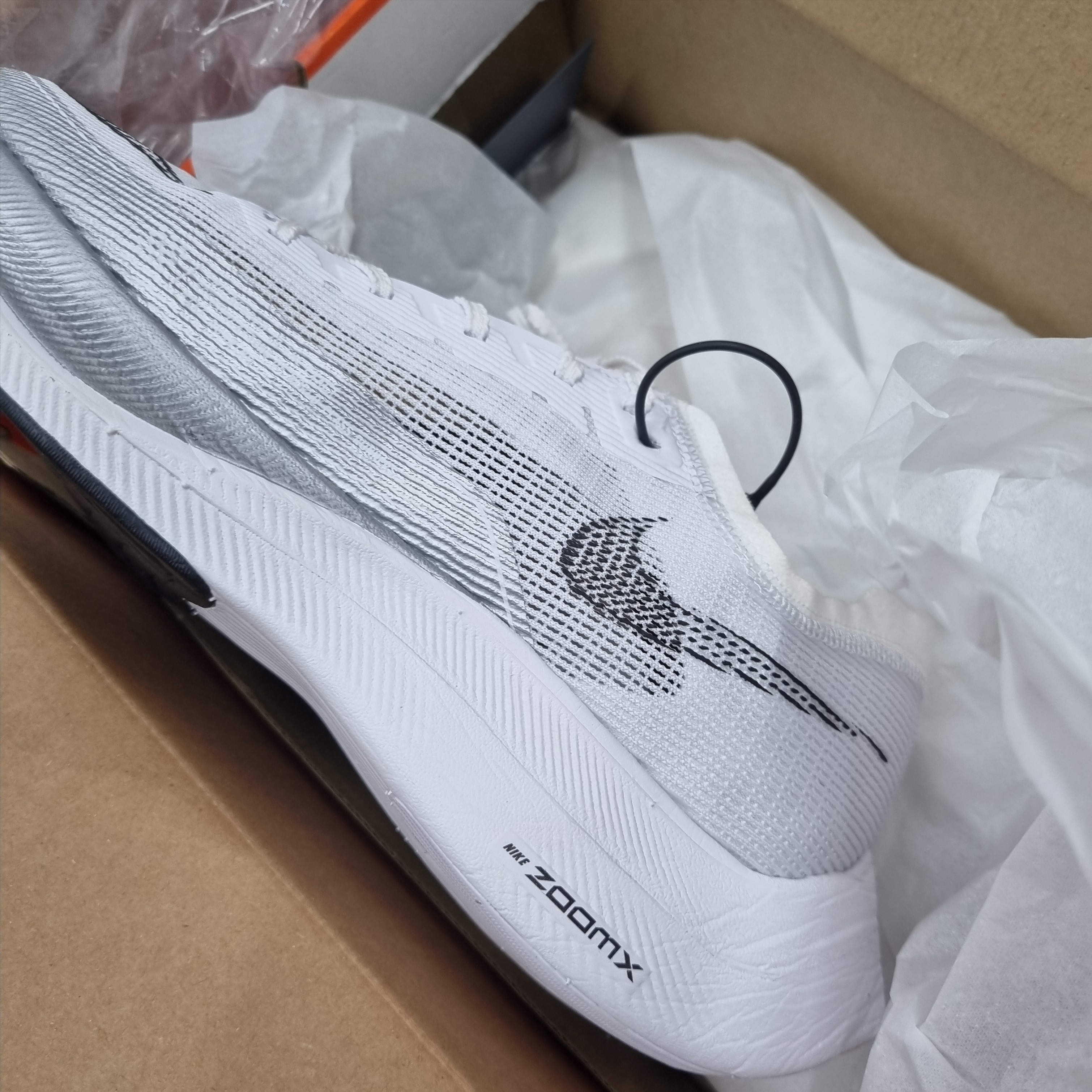 Nike ZoomX Vaporfly Next% 2 White Metallic Silver 착용 스타일