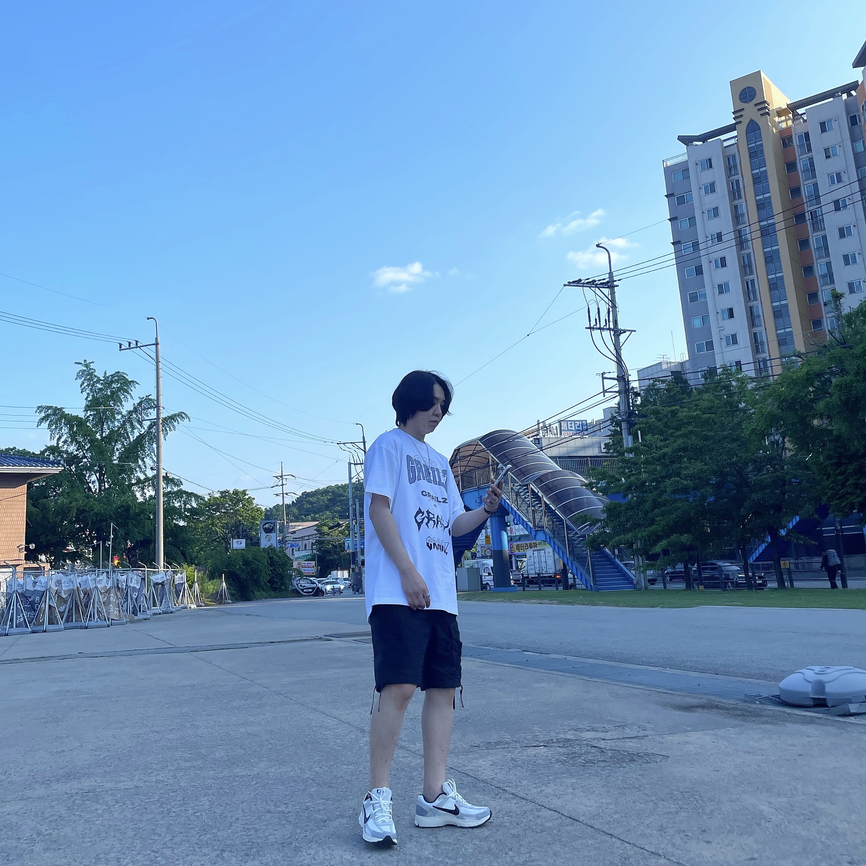 (W) Nike Zoom Vomero 5 Wolf Grey and Black 착용 스타일