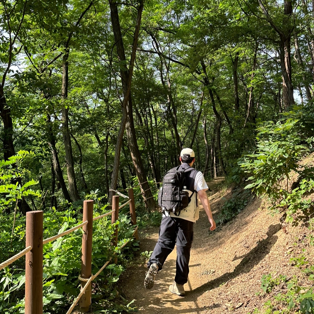 Nike ACG Utility Vest Black Summit White - US/EU, Supreme x Stone Island Reactive Ice Camo Ripstop Camp Cap Tan - 22SS 착용 스타일 - 2