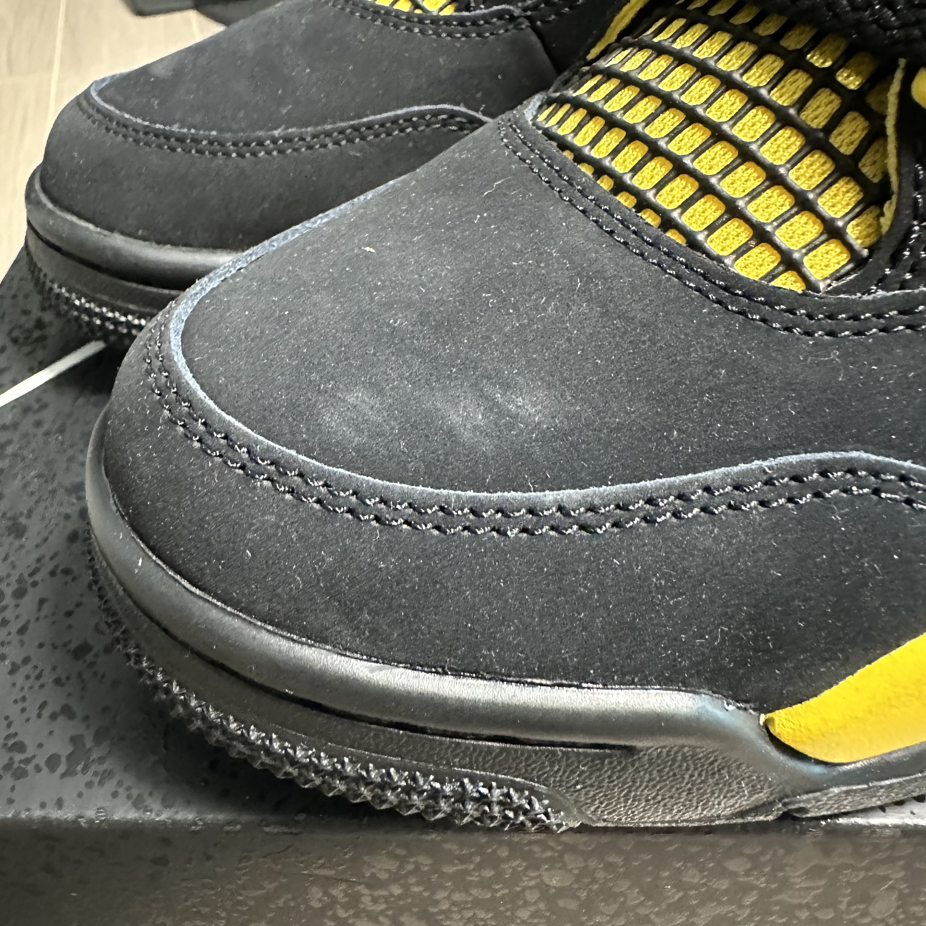 Jordan 4 Retro Thunder 2023 착용 스타일 - 3