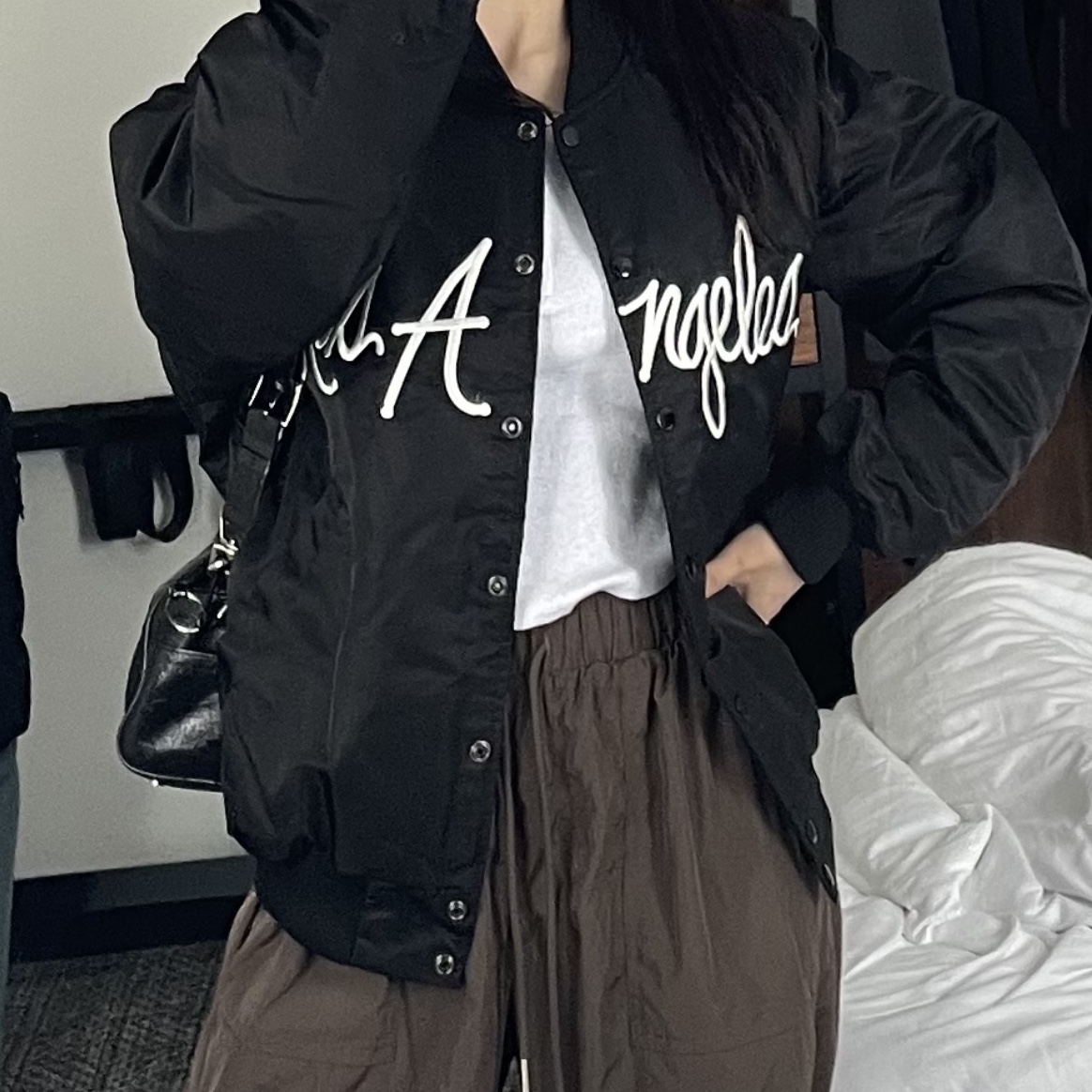 Stussy LA Chapter Satin Varsity Jacket Black 착용 스타일