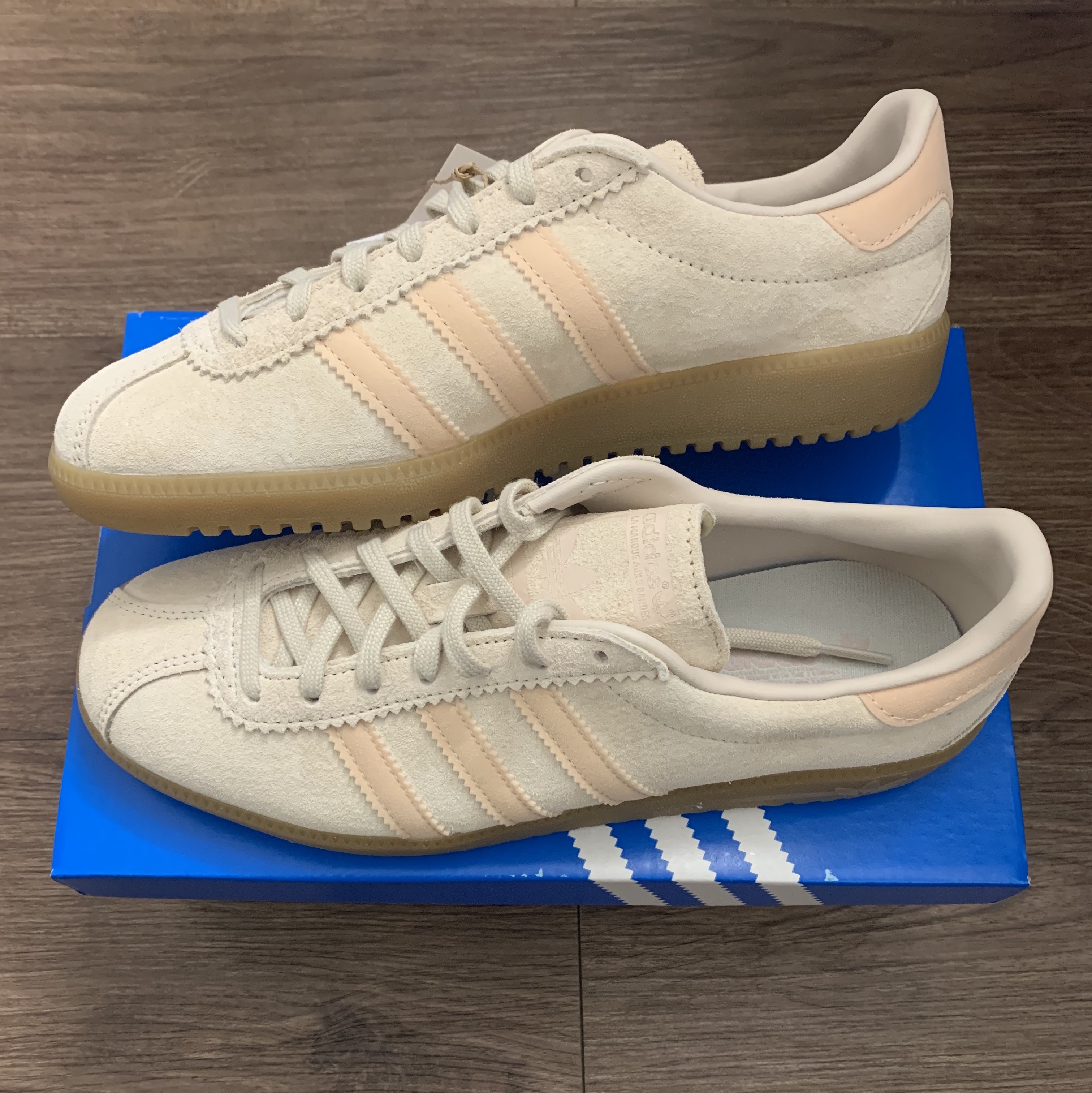 Adidas Bermuda Wonder White 착용 스타일