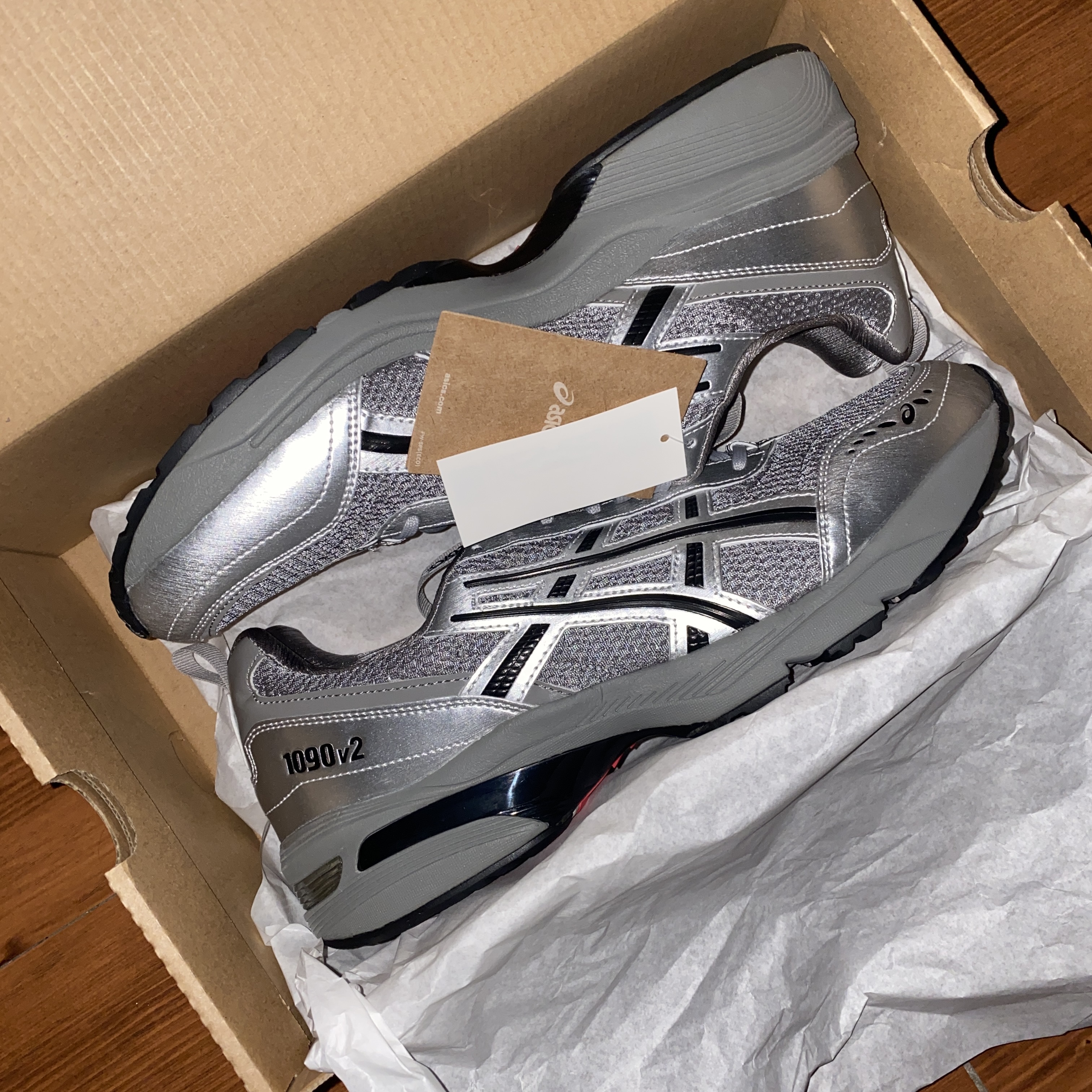 Asics x Freja Wewer Gel-1090 V2 Clay Grey Pure Silver 착용 스타일