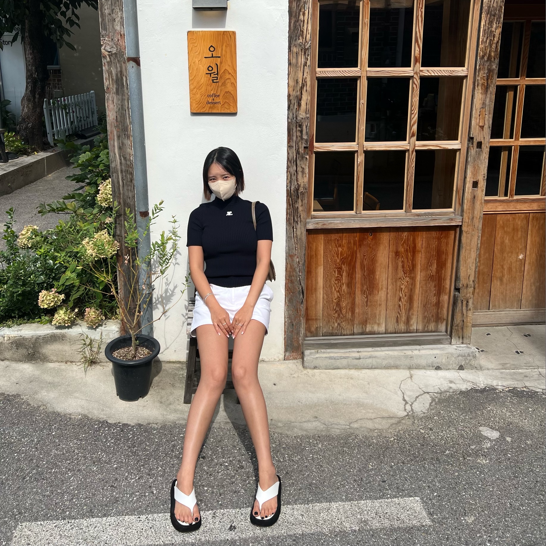 (W) Courreges Reedition Knit Top Short Sleeves Navy 착용 스타일