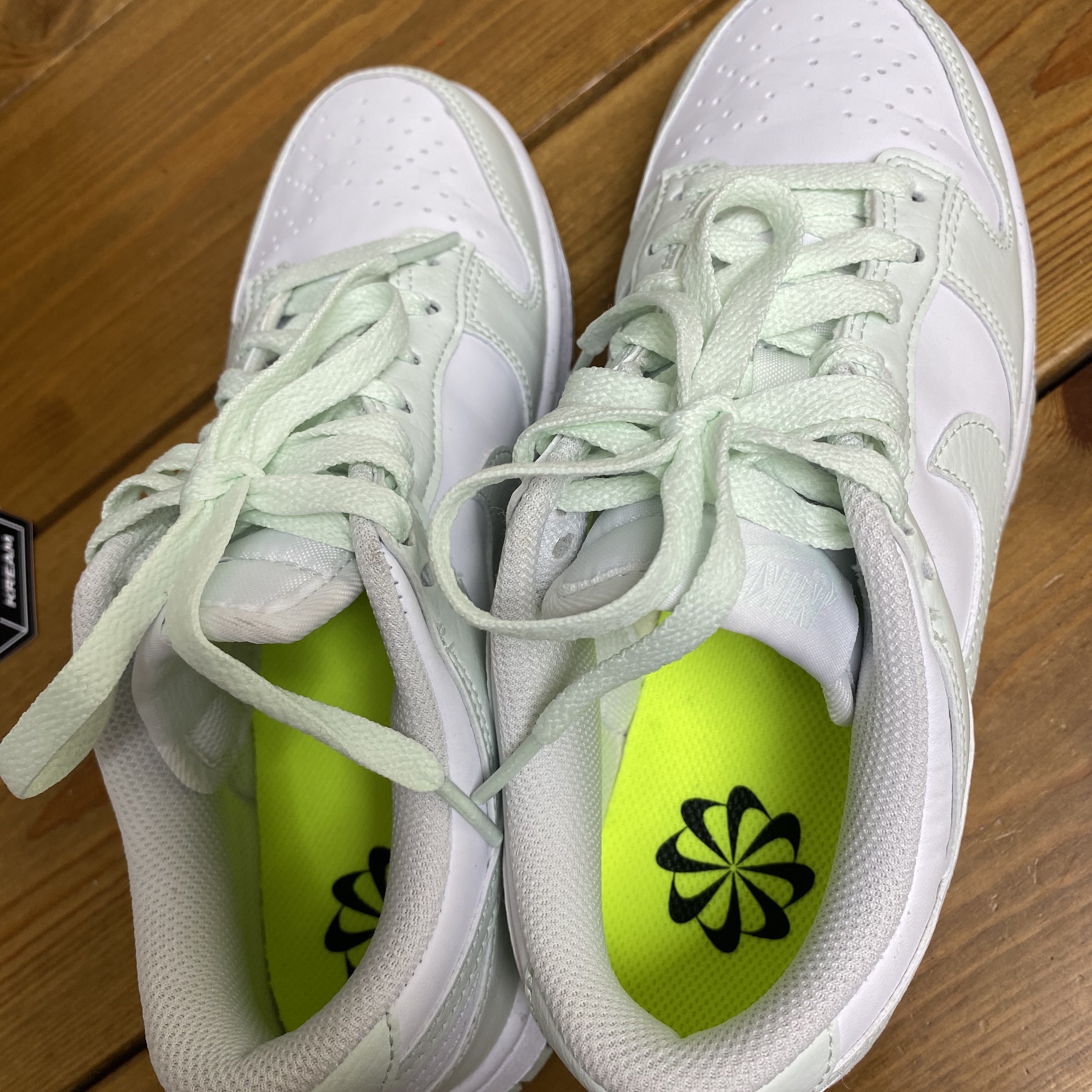 (W) Nike Dunk Low Next Nature Barely Green and White 착용 스타일