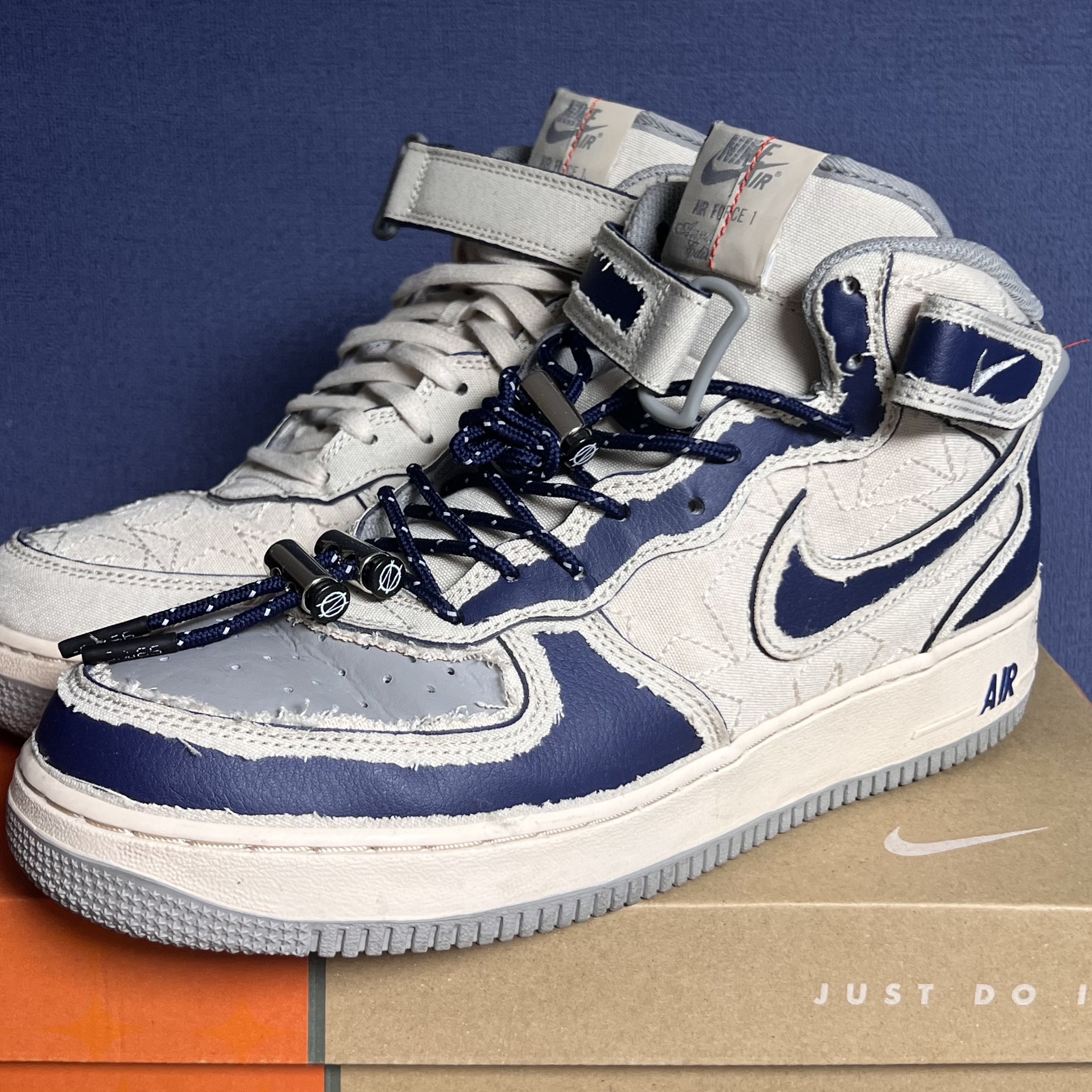 Nike Air Force 1 Mid '07 Pearl White 착용 스타일