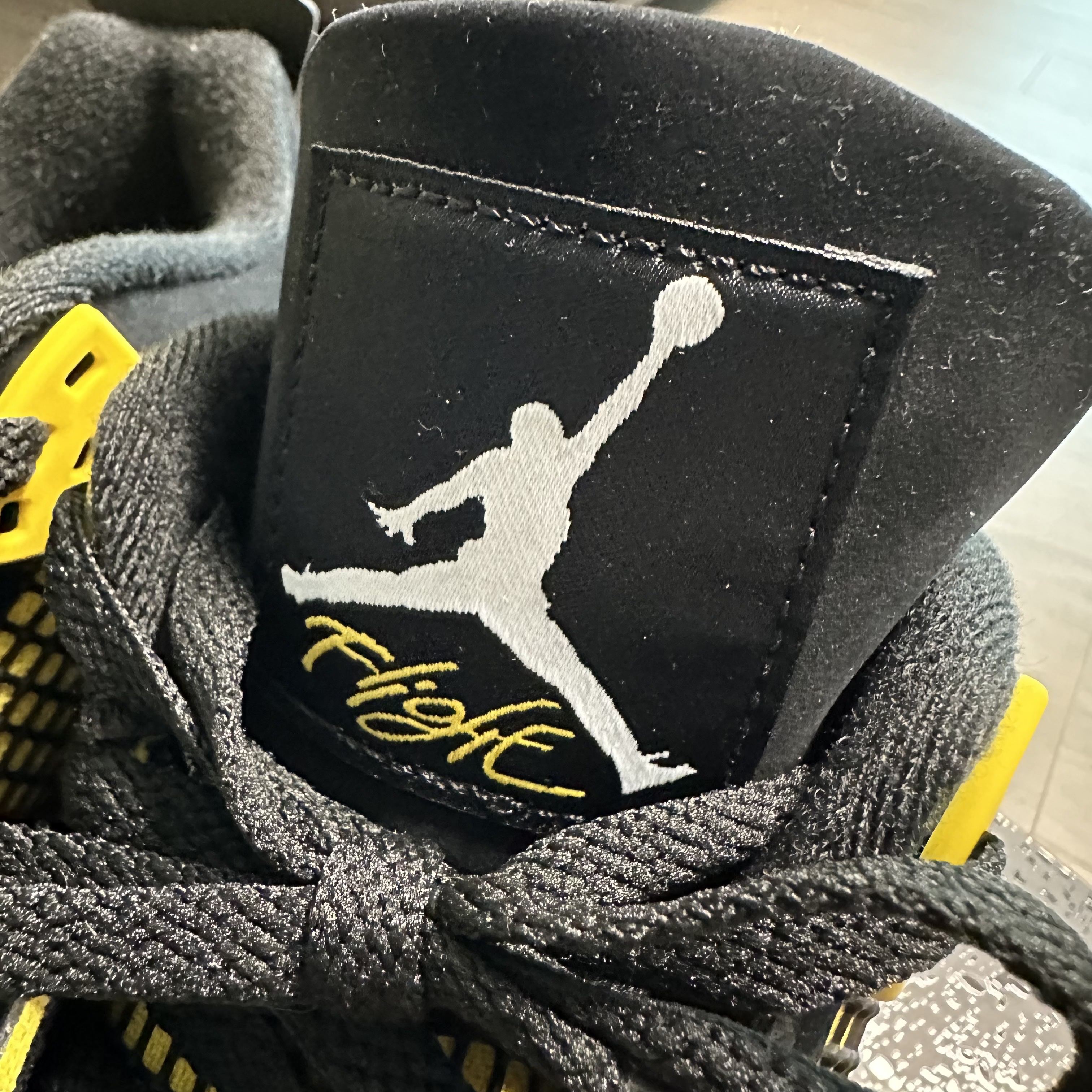 Jordan 4 Retro Thunder 2023 착용 스타일 - 2